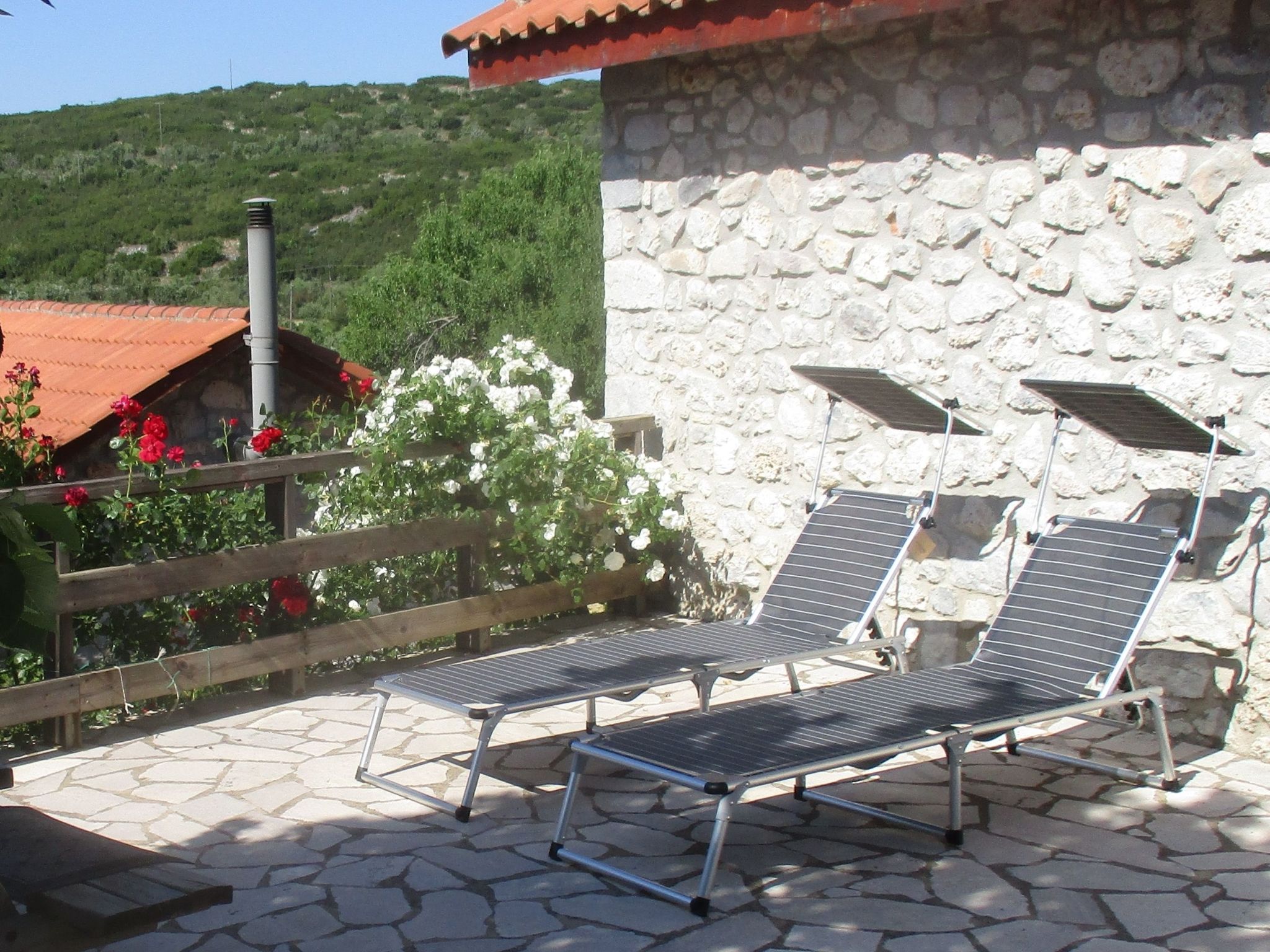 Steinhaus in Leonido mit Parkplatz-Binnen