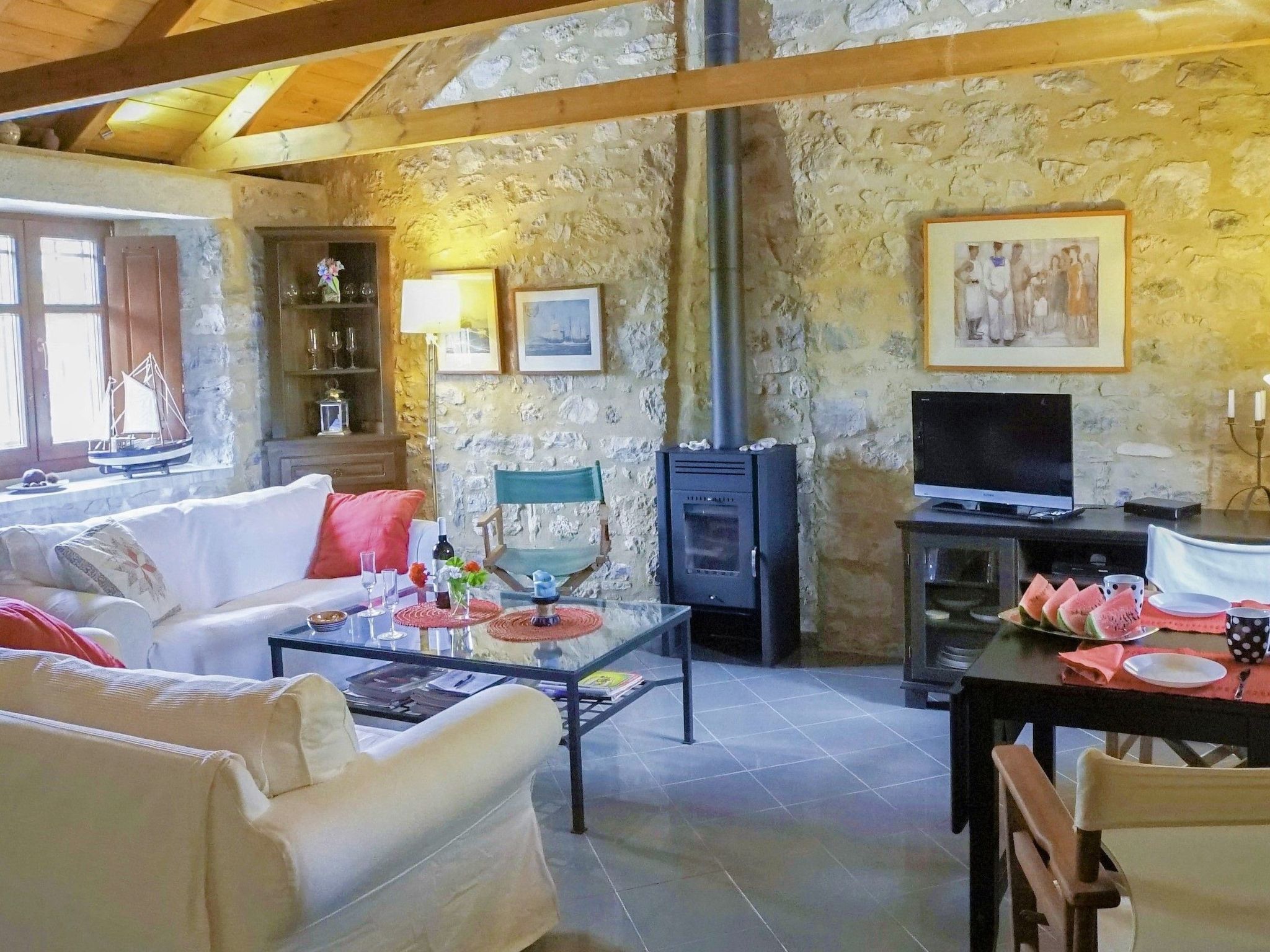 Steinhaus in Leonido mit Parkplatz-Binnen