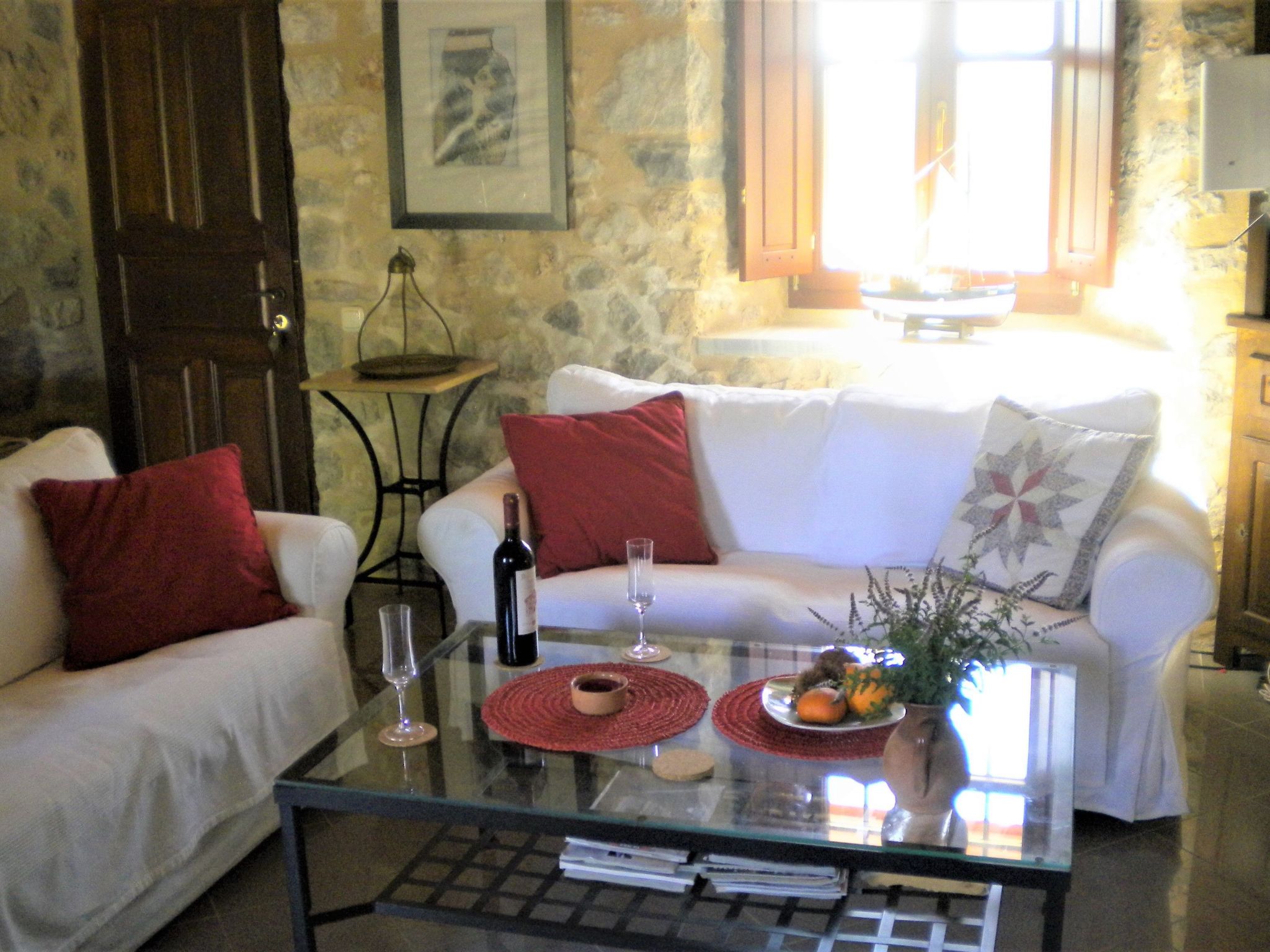 Steinhaus in Leonido mit Parkplatz-Binnen