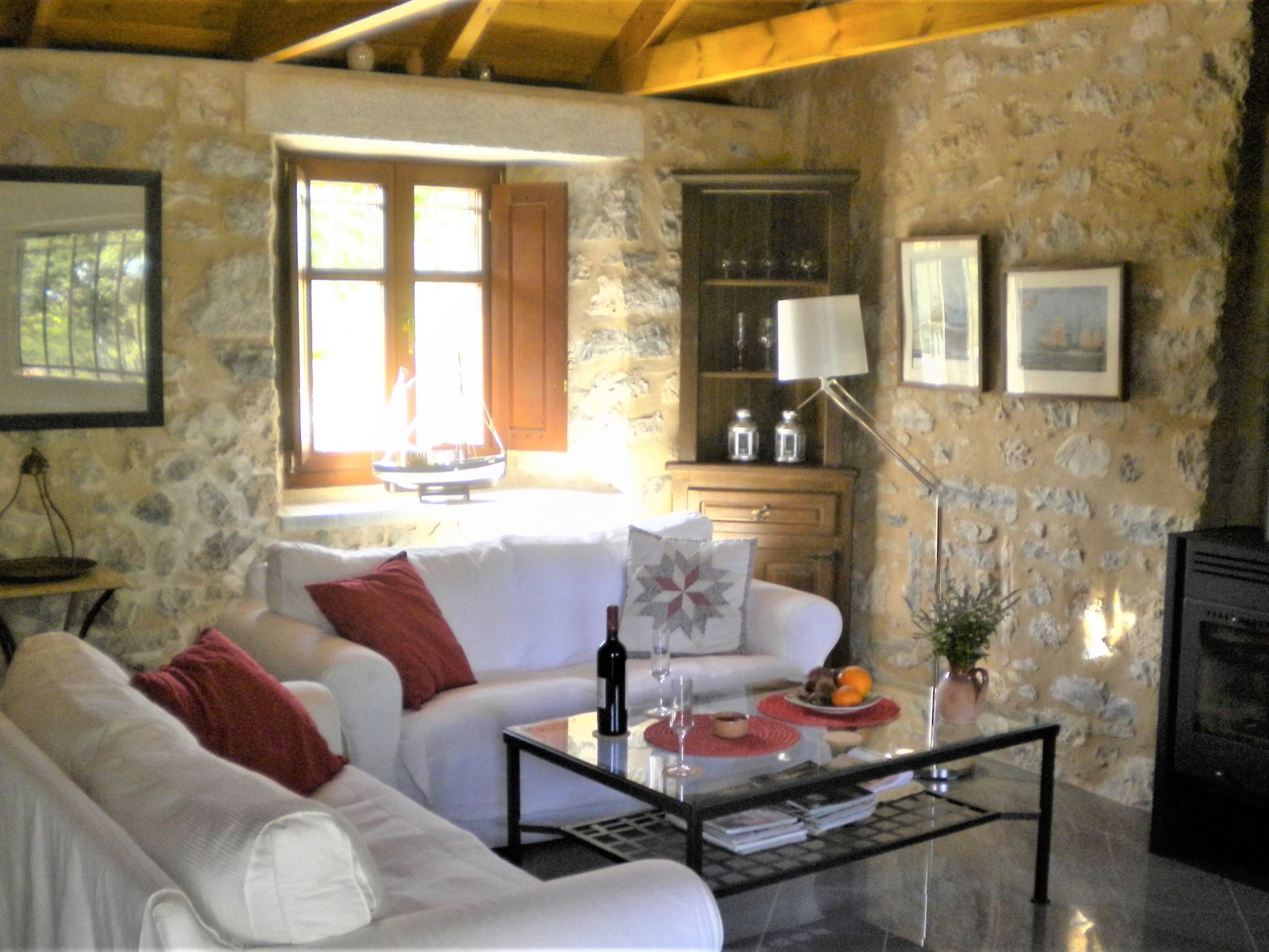 Steinhaus in Leonido mit Parkplatz-Binnen