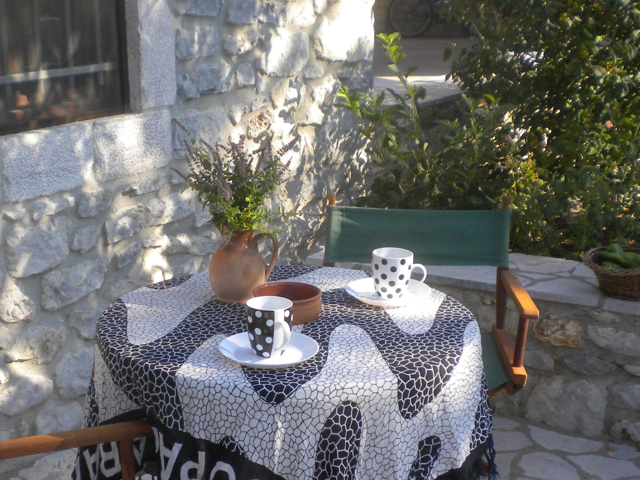 Steinhaus in Leonido mit Parkplatz-Binnen