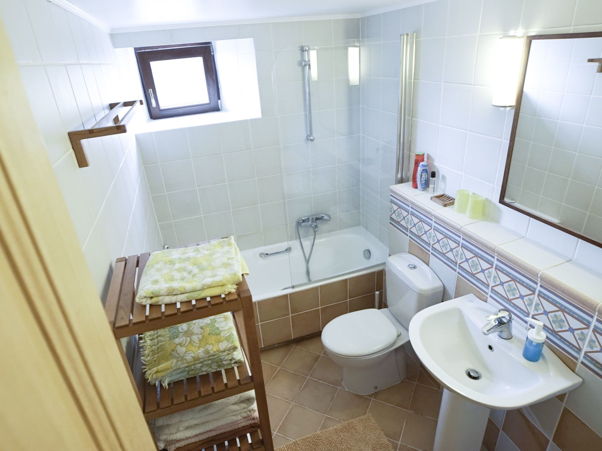 Steinhaus in Leonido mit Parkplatz-Binnen