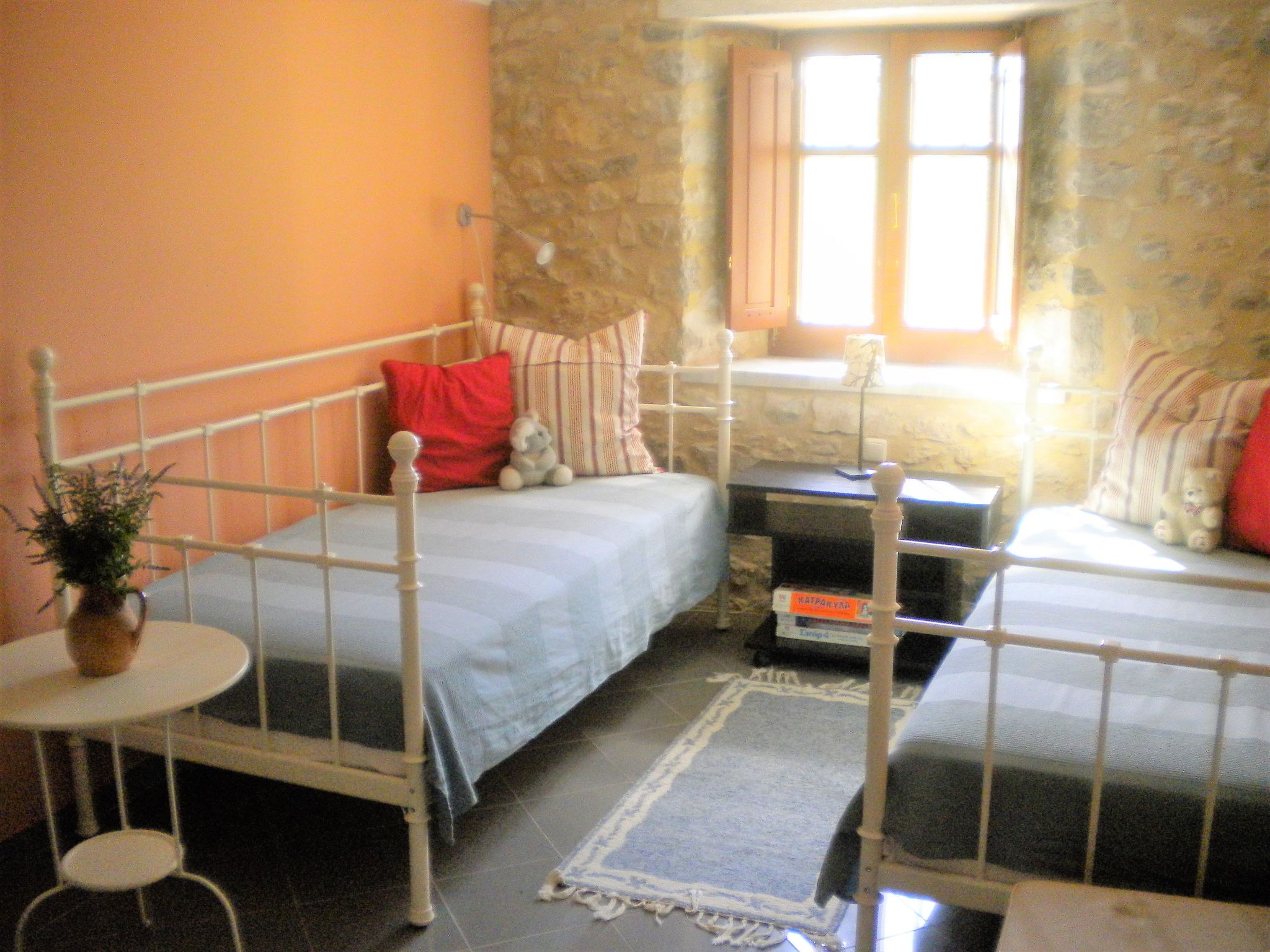 Steinhaus in Leonido mit Parkplatz-Binnen