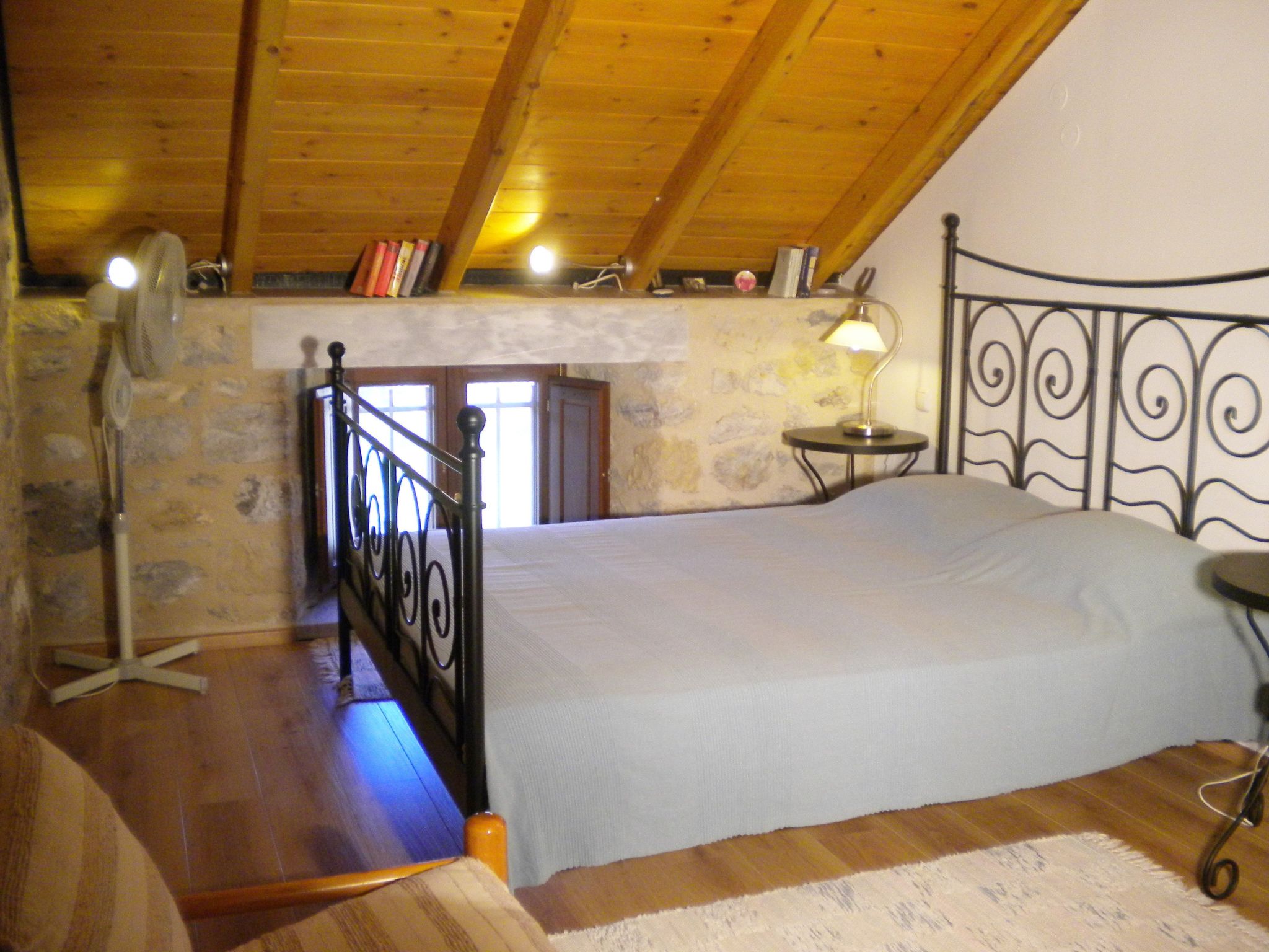 Steinhaus in Leonido mit Parkplatz-Binnen