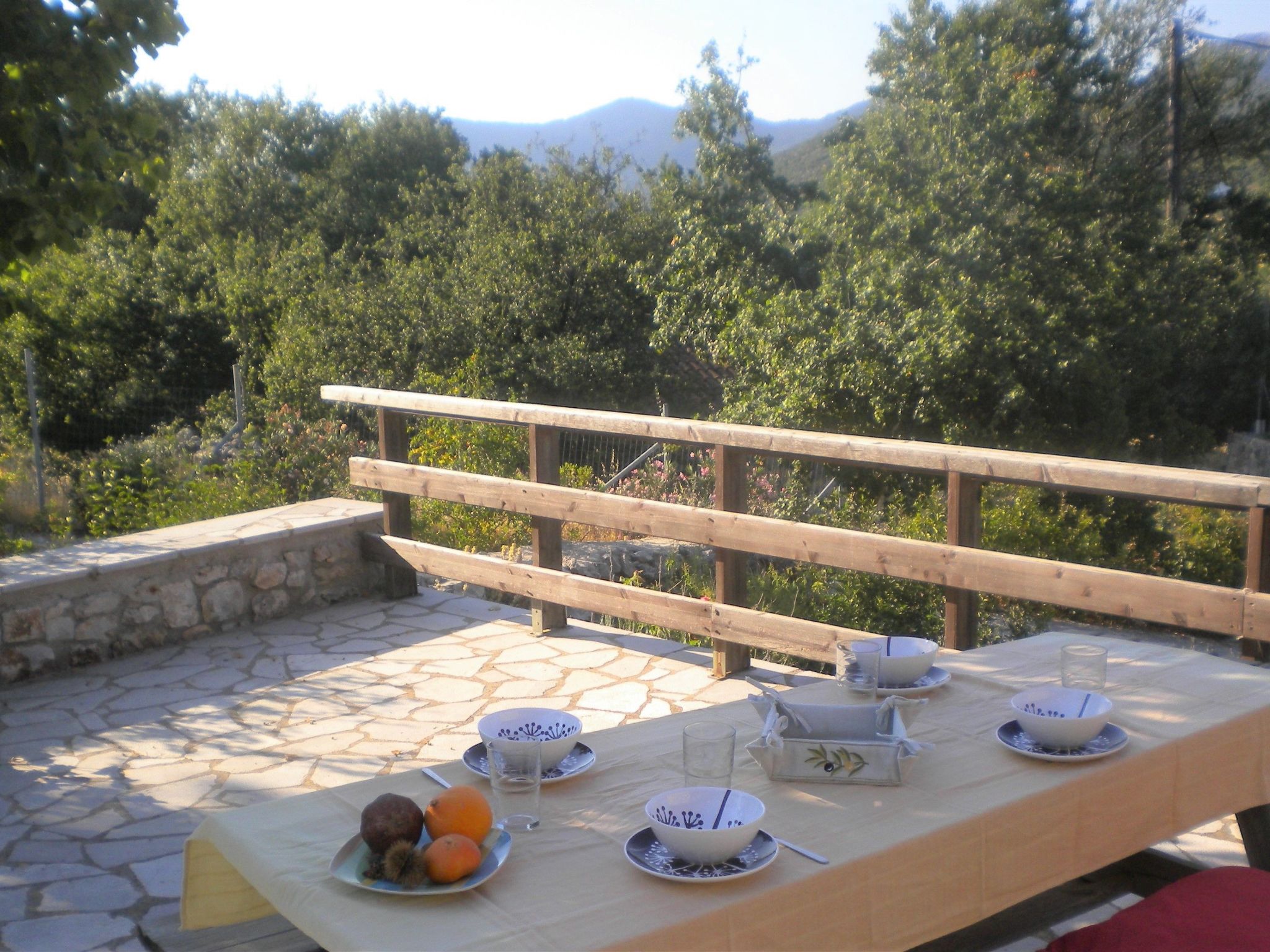 Steinhaus in Leonido mit Parkplatz-Binnen