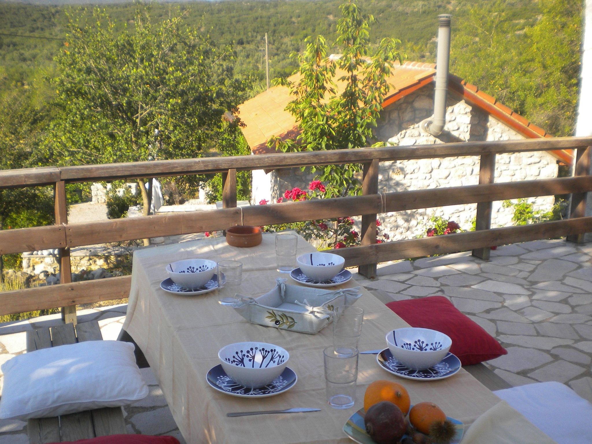 Steinhaus in Leonido mit Parkplatz-Binnen