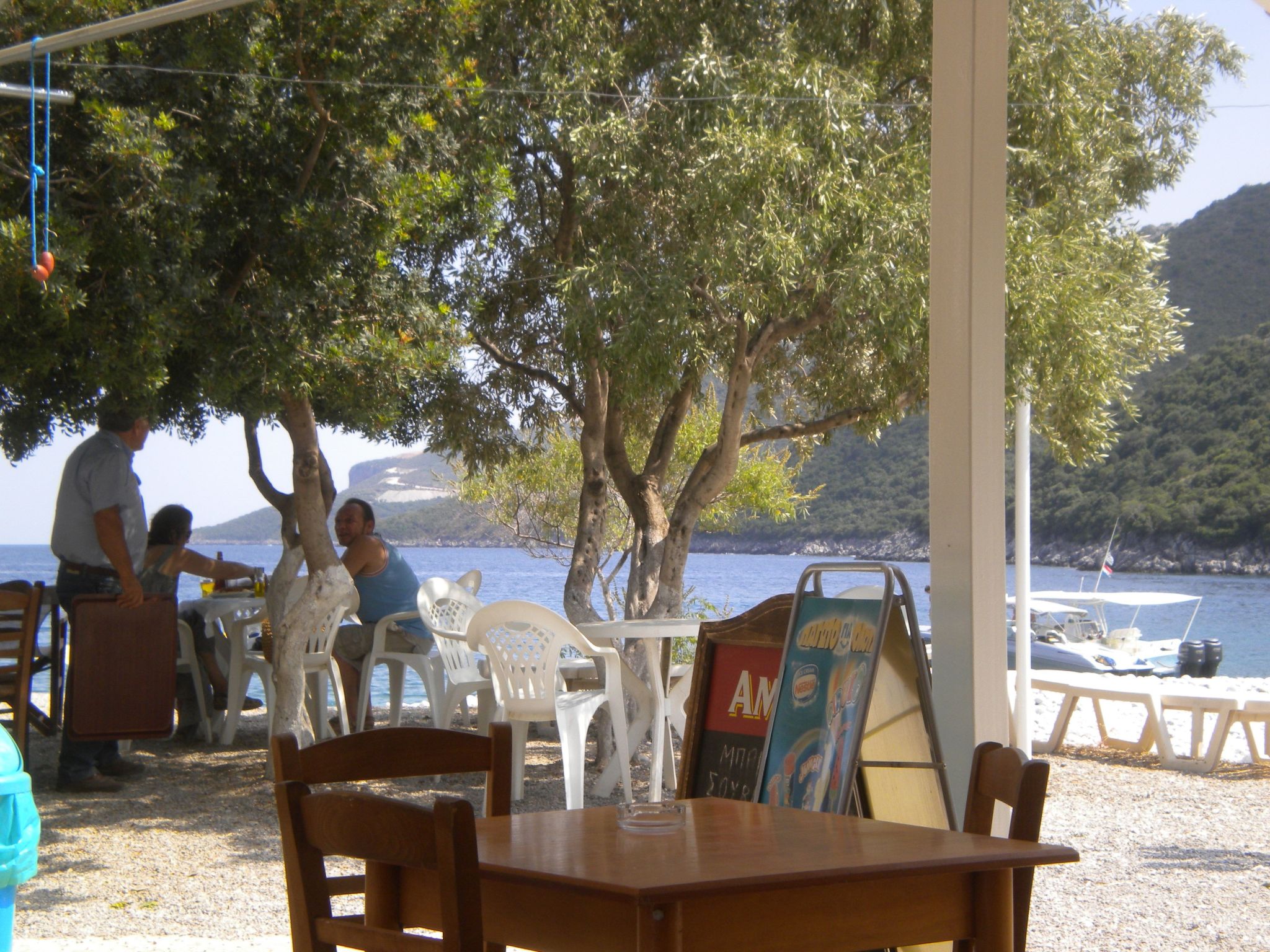 Steinhaus in Leonido mit Parkplatz-Binnen