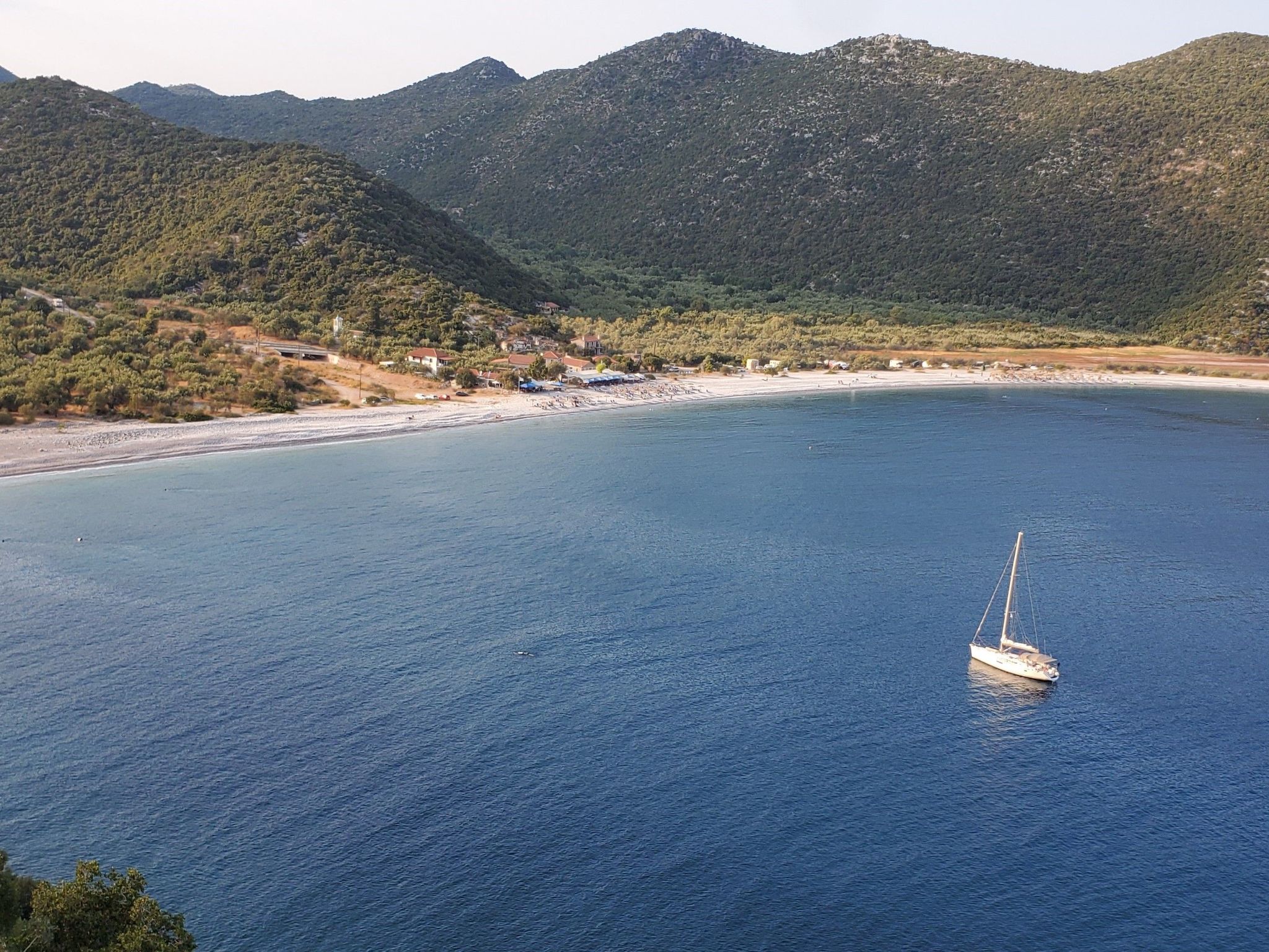 Steinhaus in Leonido mit Parkplatz-Binnen