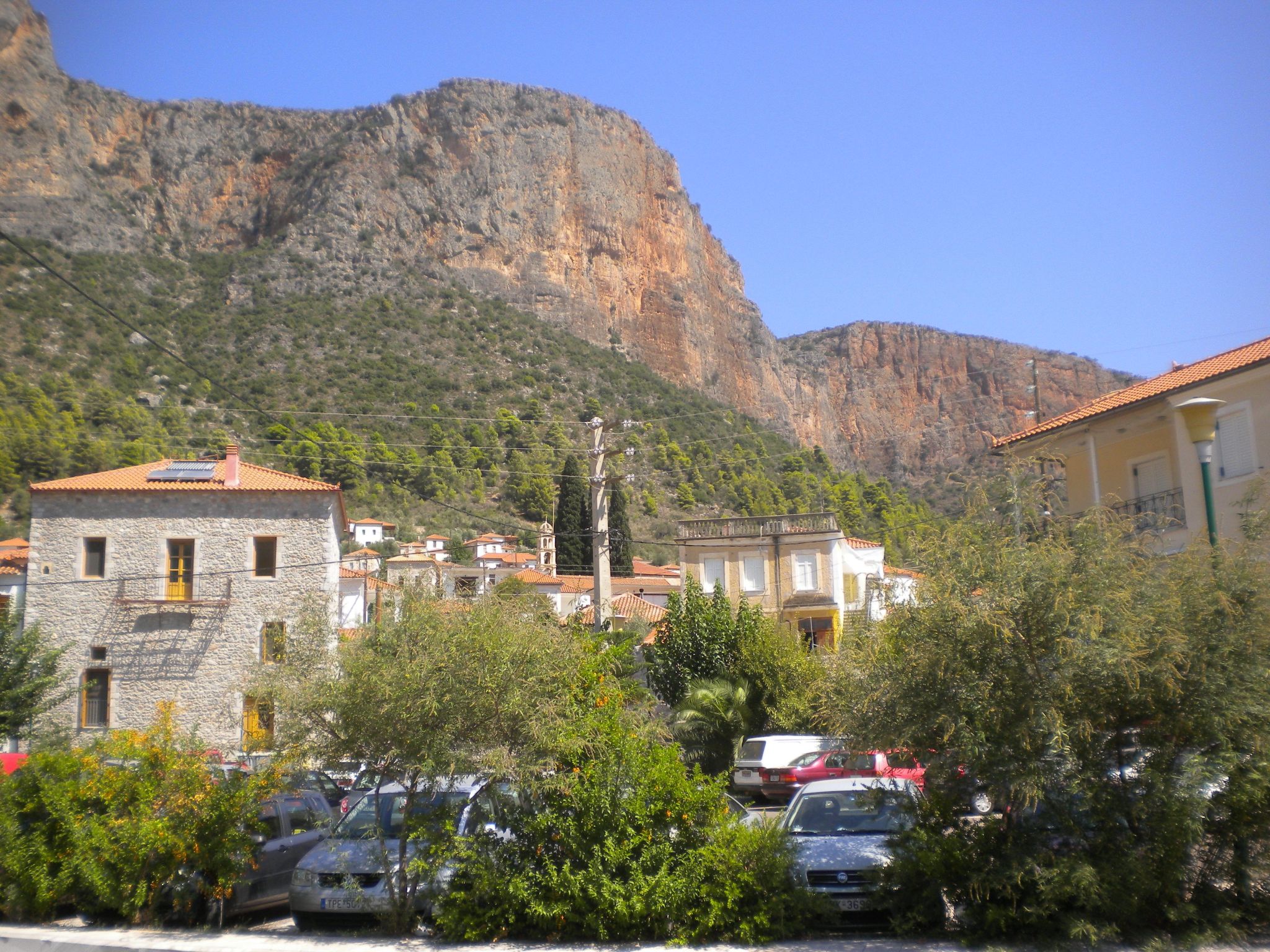 Steinhaus in Leonido mit Parkplatz-Binnen