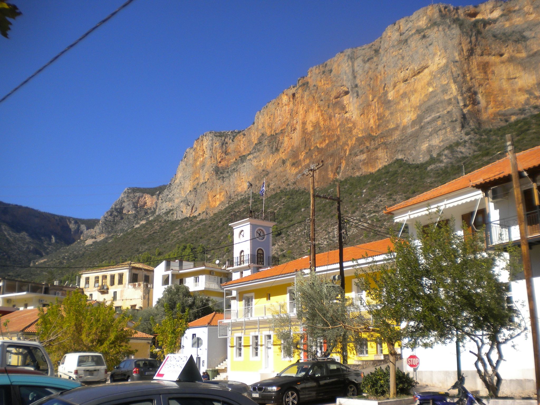 Steinhaus in Leonido mit Parkplatz-Binnen