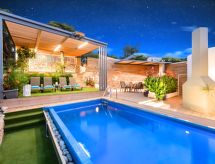 Villa Canes: Vrijstaande luxe met verwarmd privézwembad bij Mavrovouni - thumbnail 2