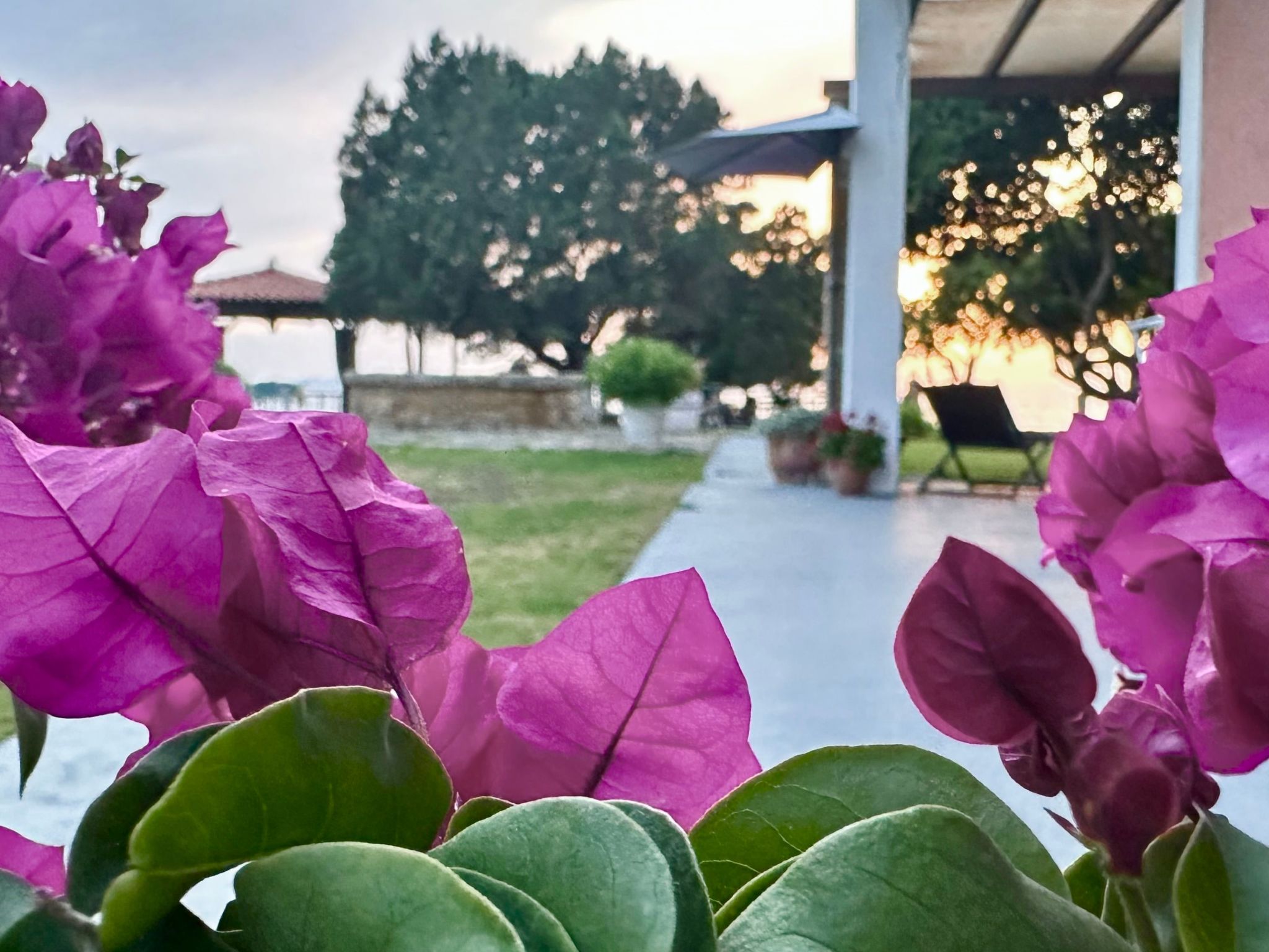 Familienrückzug mit Meerblick in den Genari Apartments