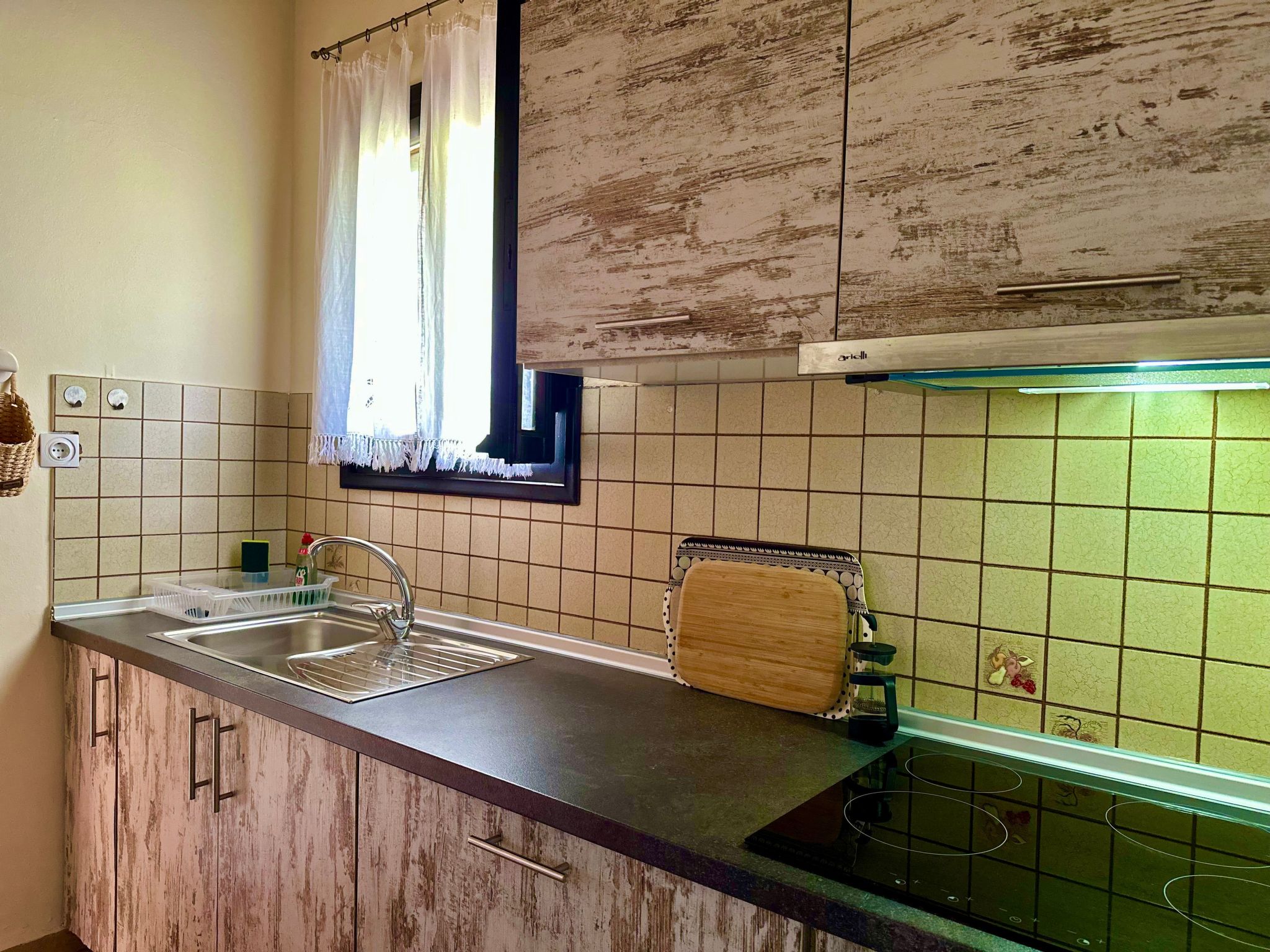 Apartment mit Meer- und Gartenblick - Genari Beach-Image-tags.info