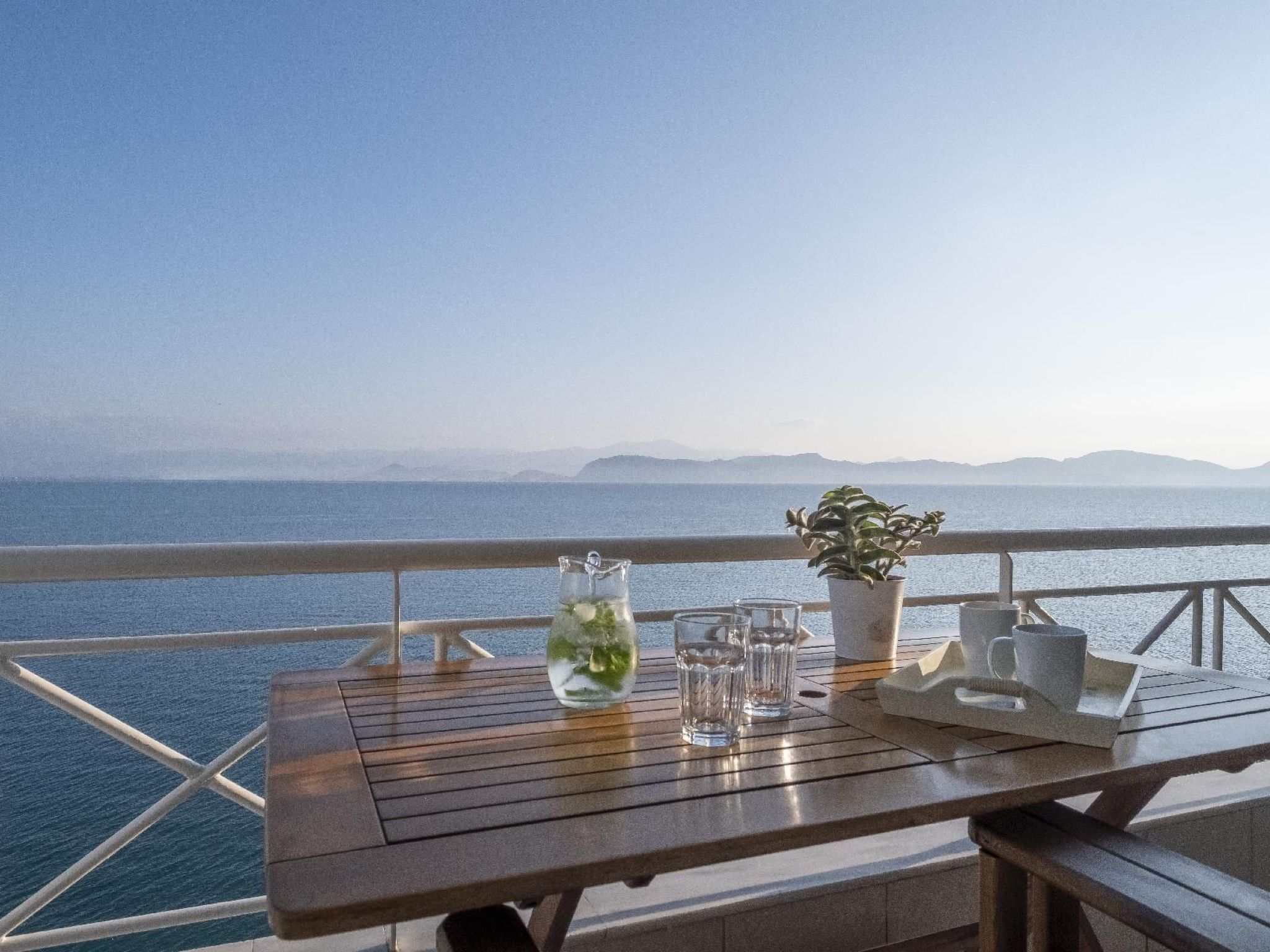Zesa mit Balkon und Meerblick-Drinnen