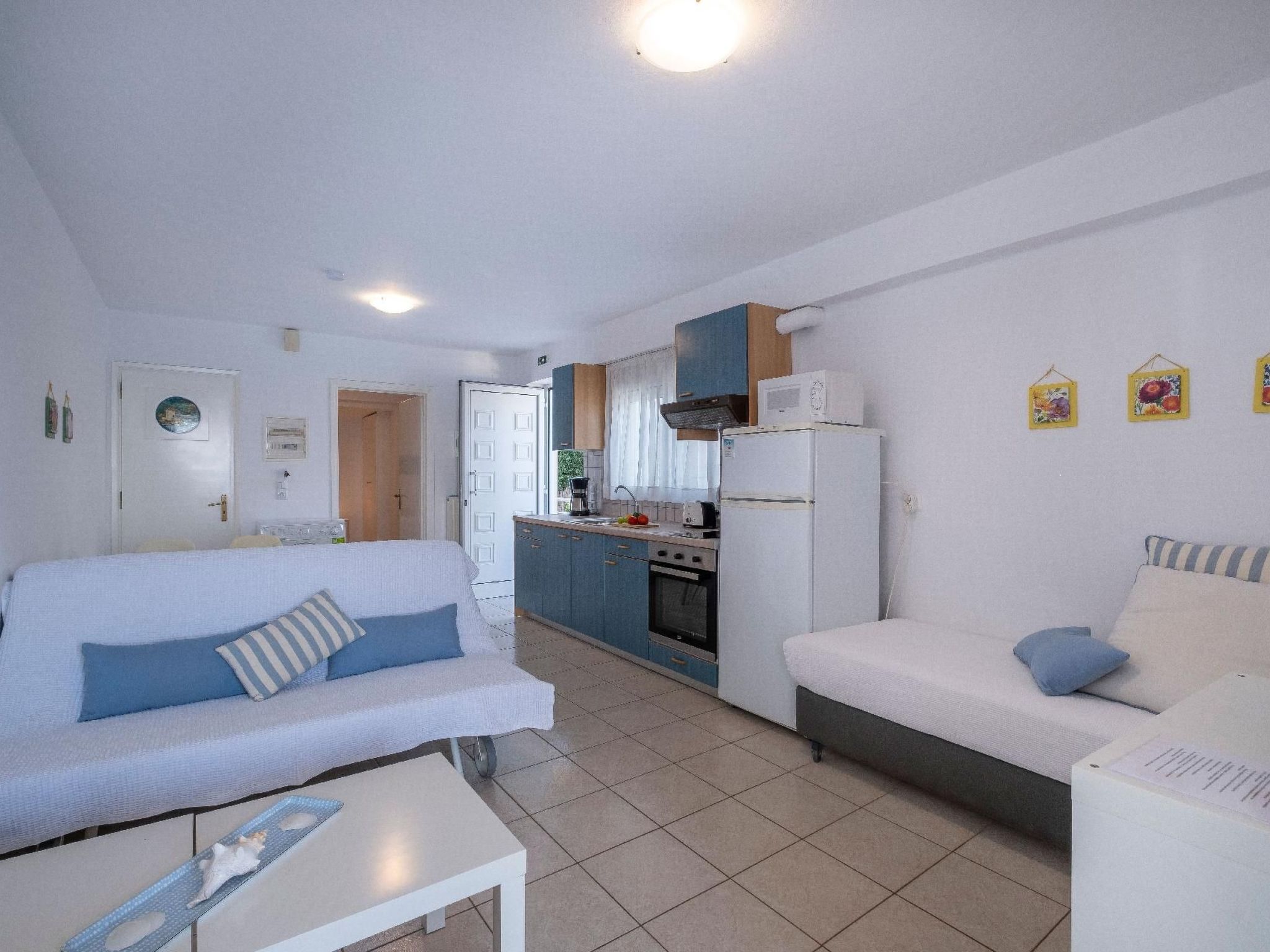 Zesa mit Balkon und Meerblick-Drinnen