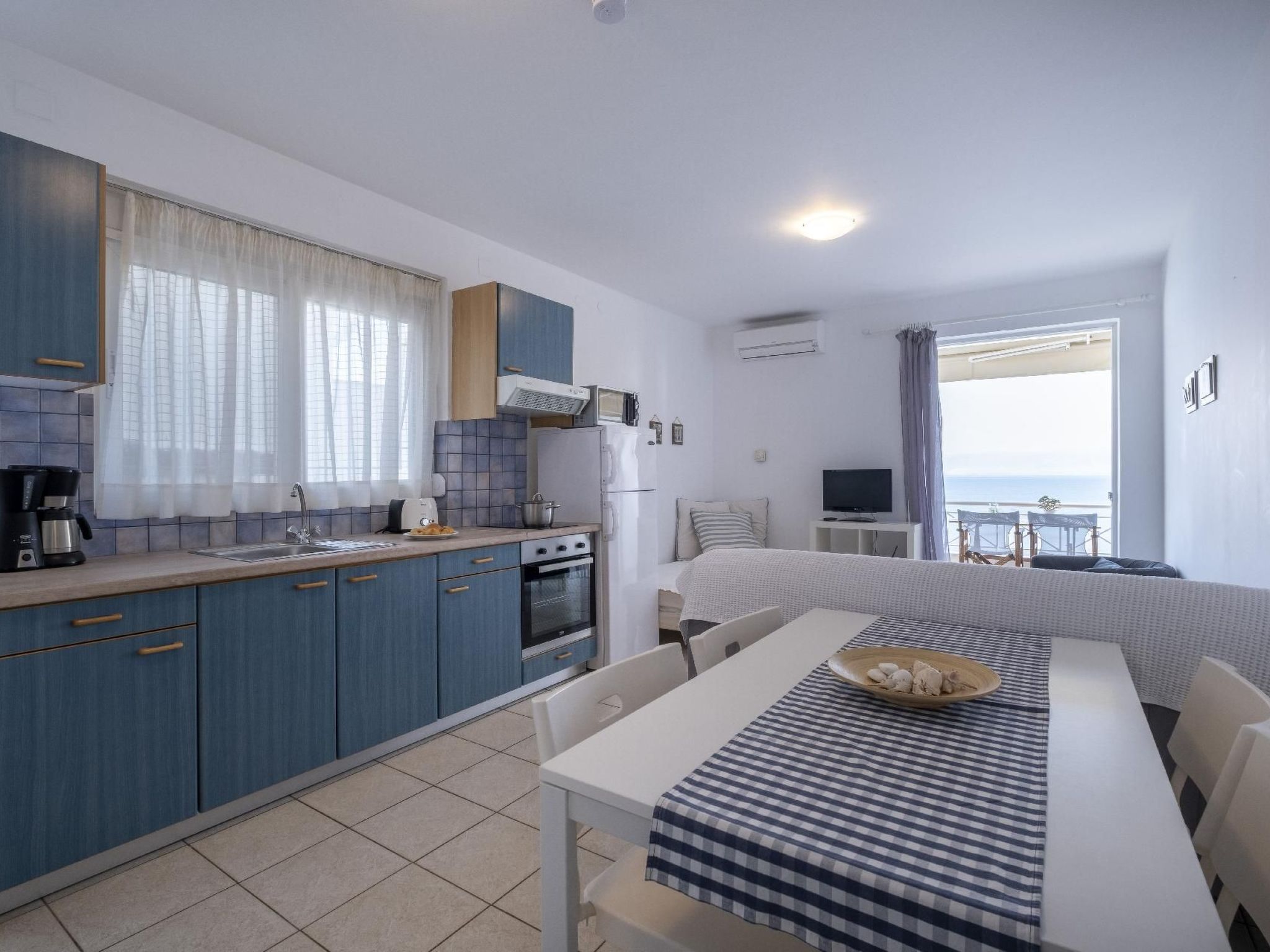 Zesa mit Balkon und Meerblick-Drinnen