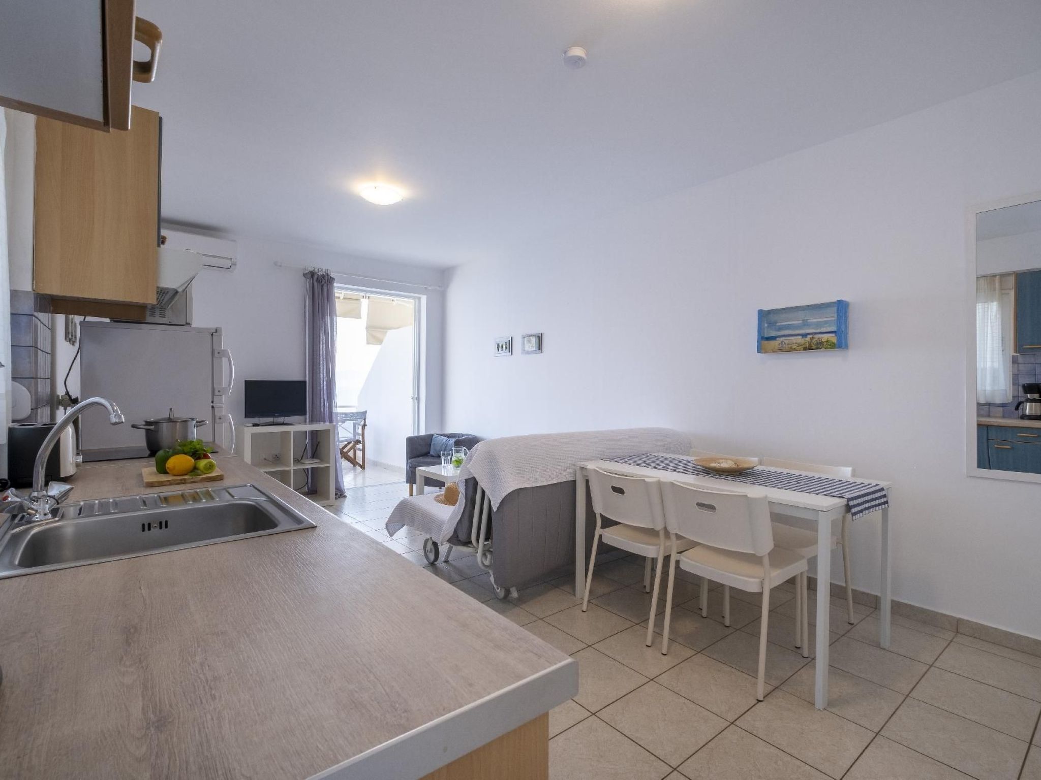 Zesa mit Balkon und Meerblick-Drinnen