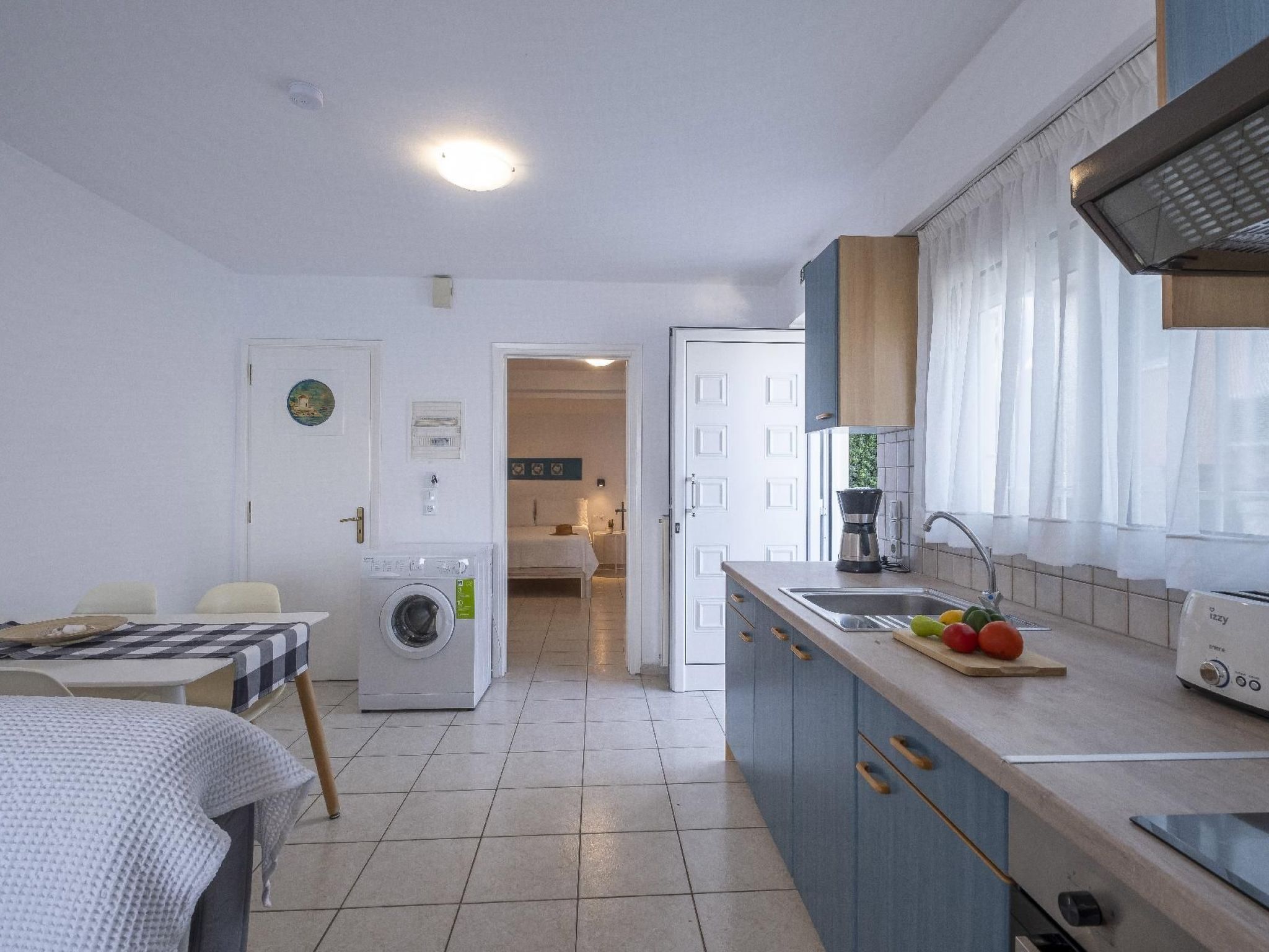 Zesa mit Balkon und Meerblick-Drinnen