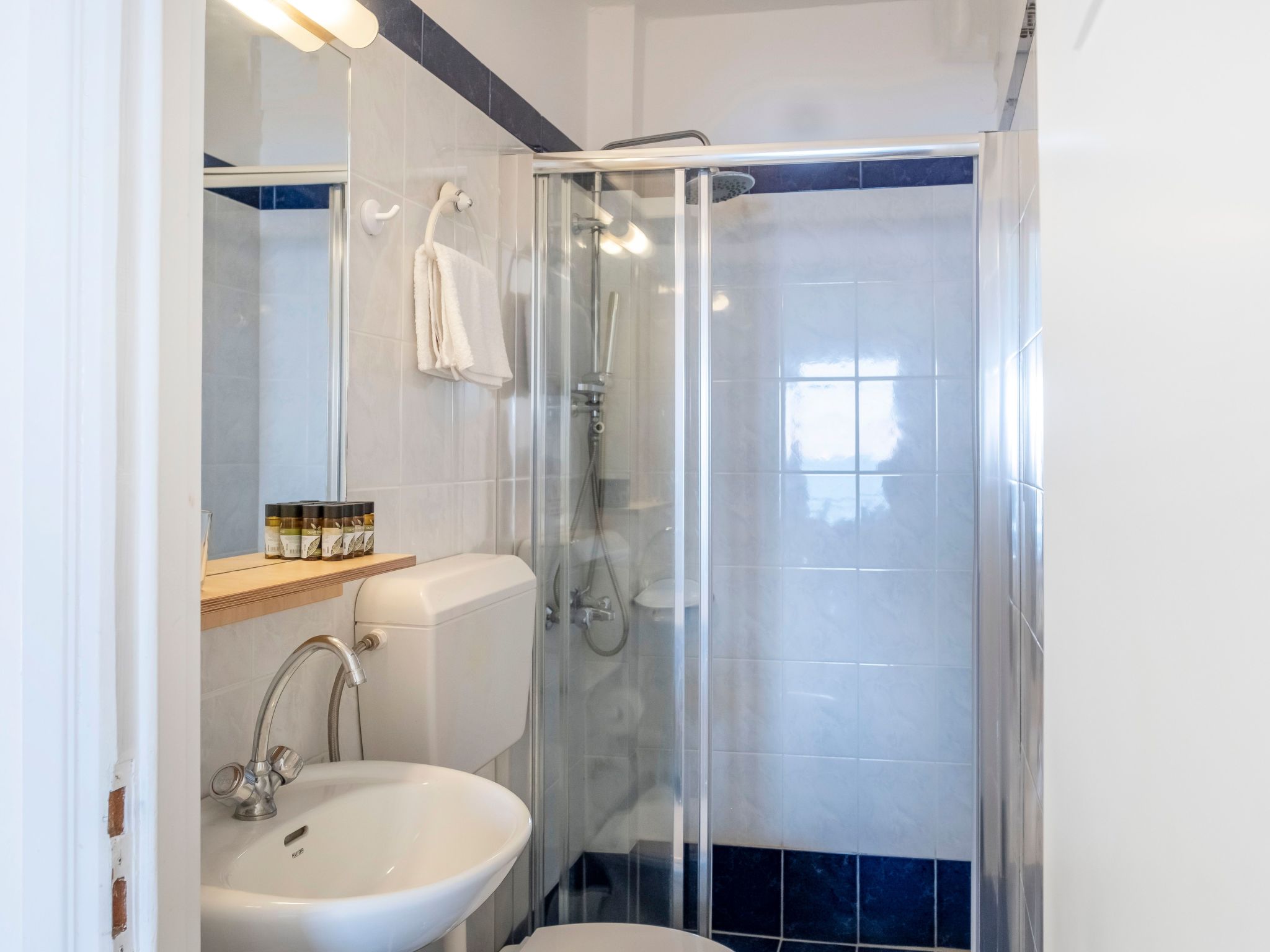 Zesa mit Balkon und Meerblick-Drinnen