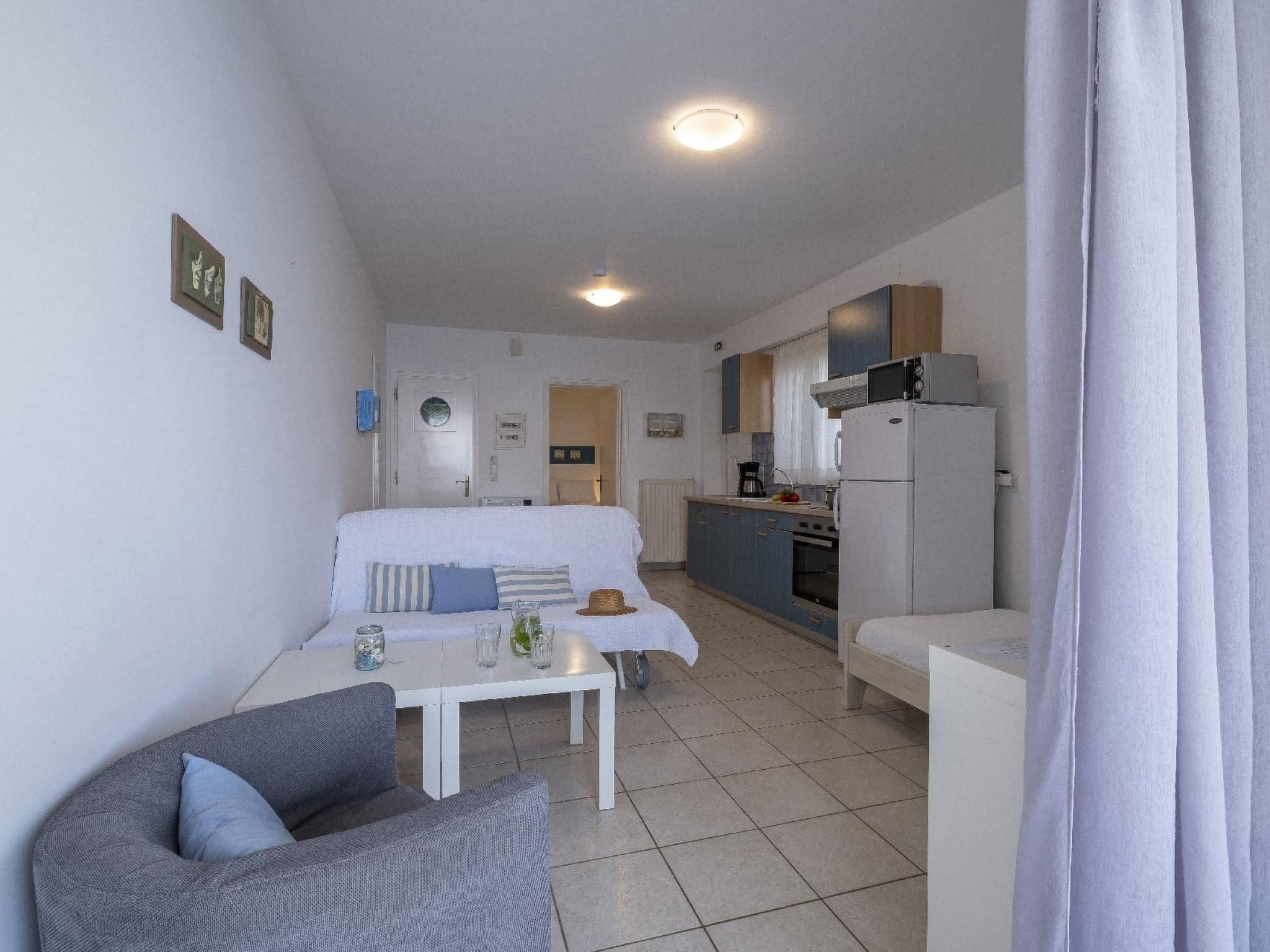 Zesa mit Balkon und Meerblick-Drinnen