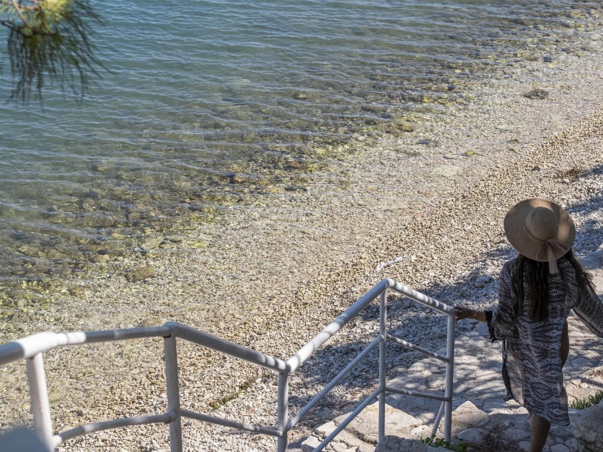 Zesa mit Balkon und Meerblick-Drinnen