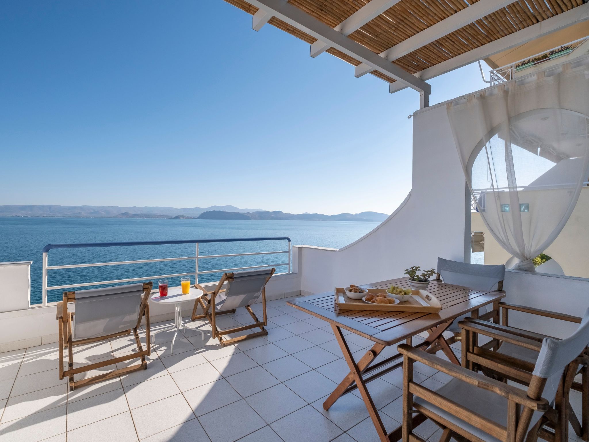 Schöne Ferienwohnung mit Meerblick in Kiveri