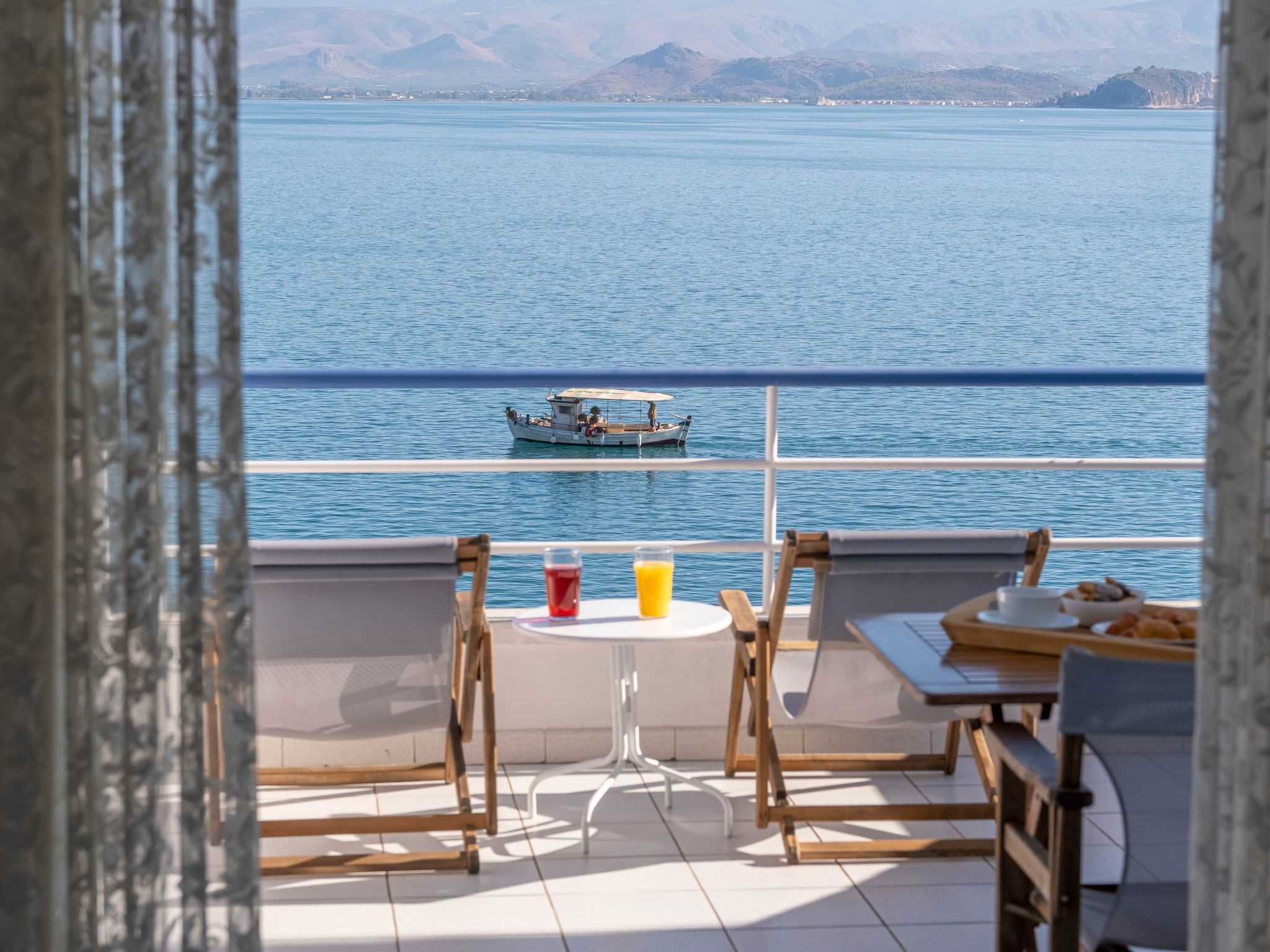 Schöne Ferienwohnung mit Meerblick in Kiveri-Inside