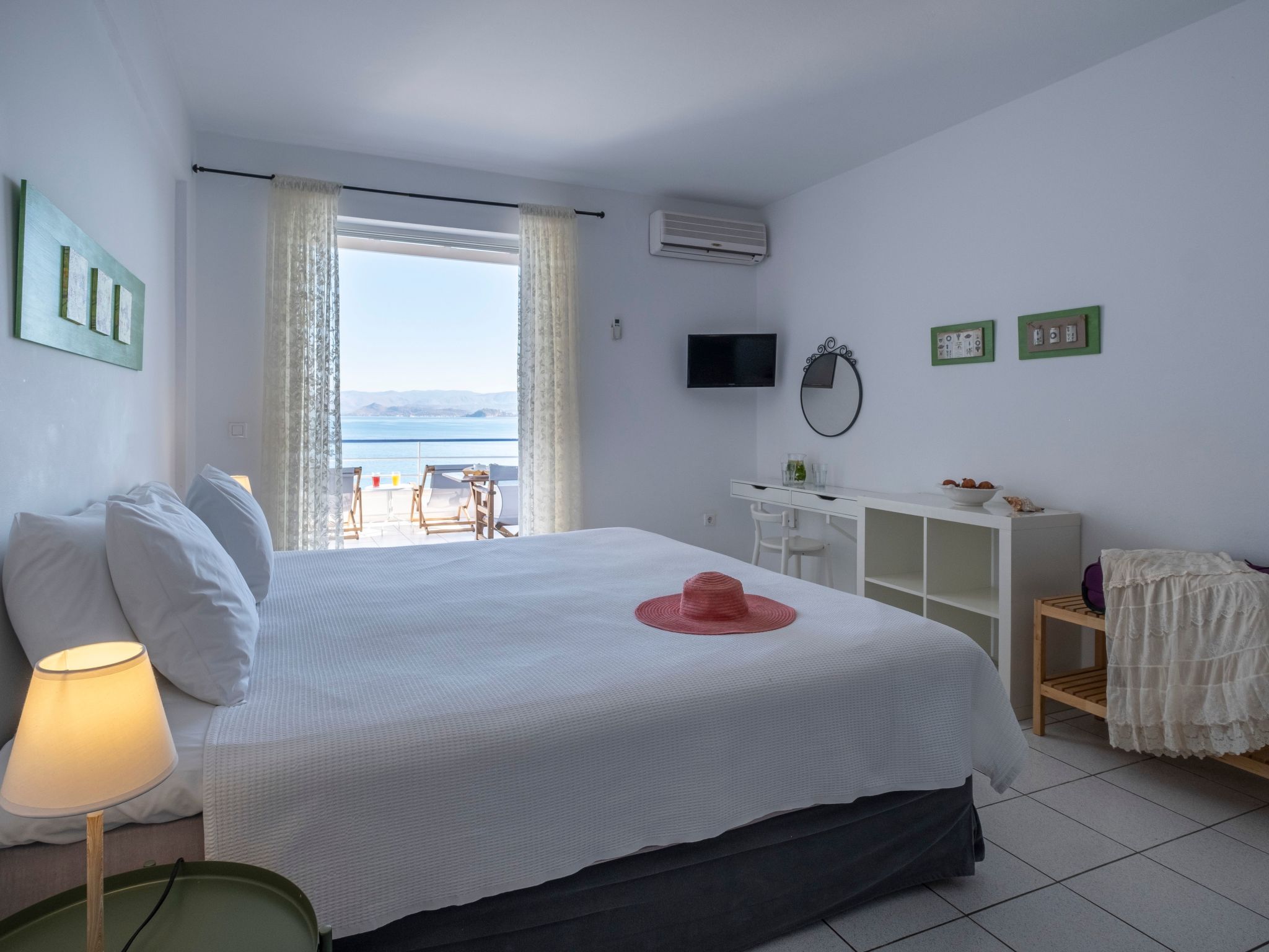 Schöne Ferienwohnung mit Meerblick in Kiveri-Inside