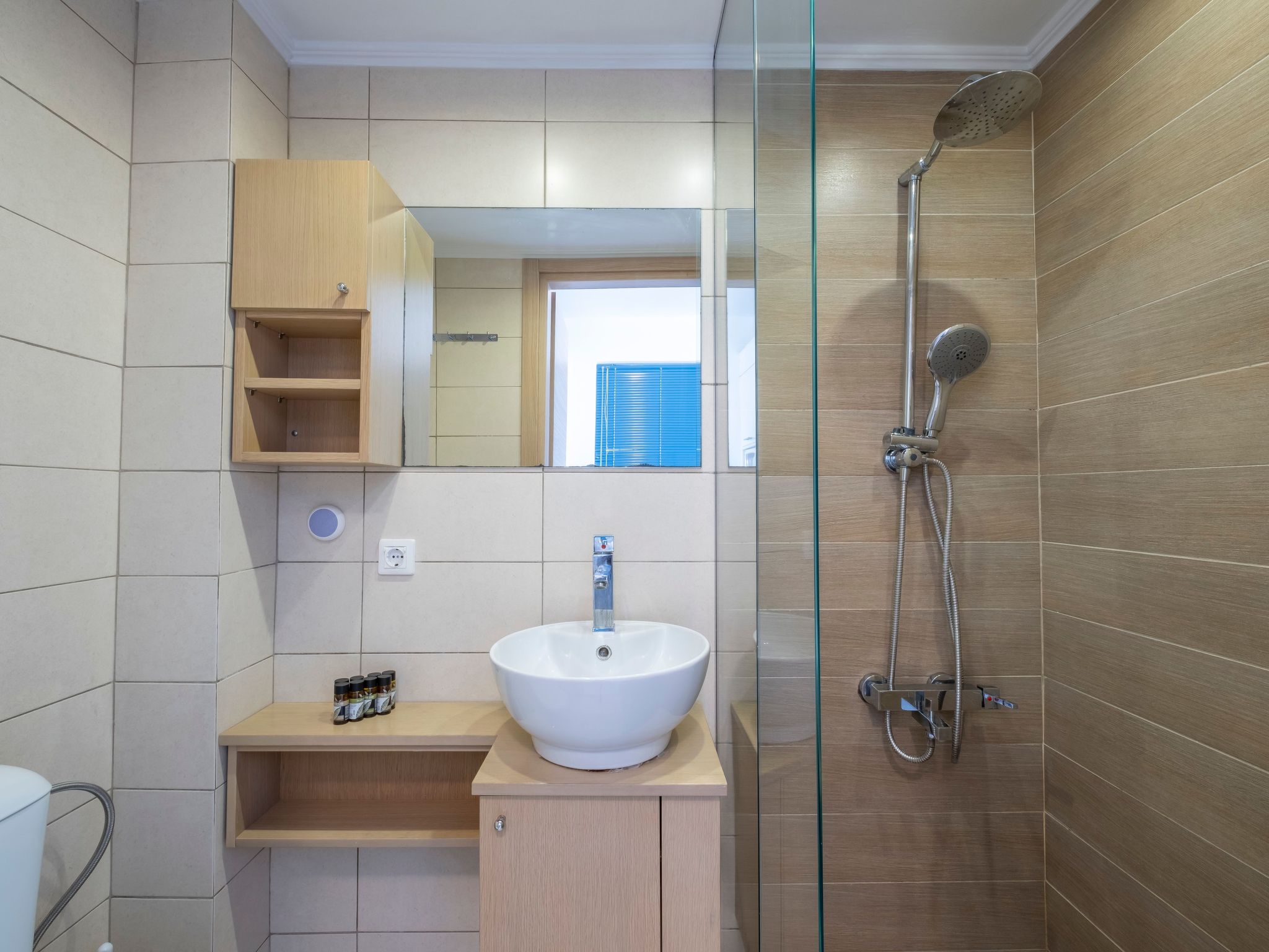 Schöne Ferienwohnung mit Meerblick in Kiveri-Inside