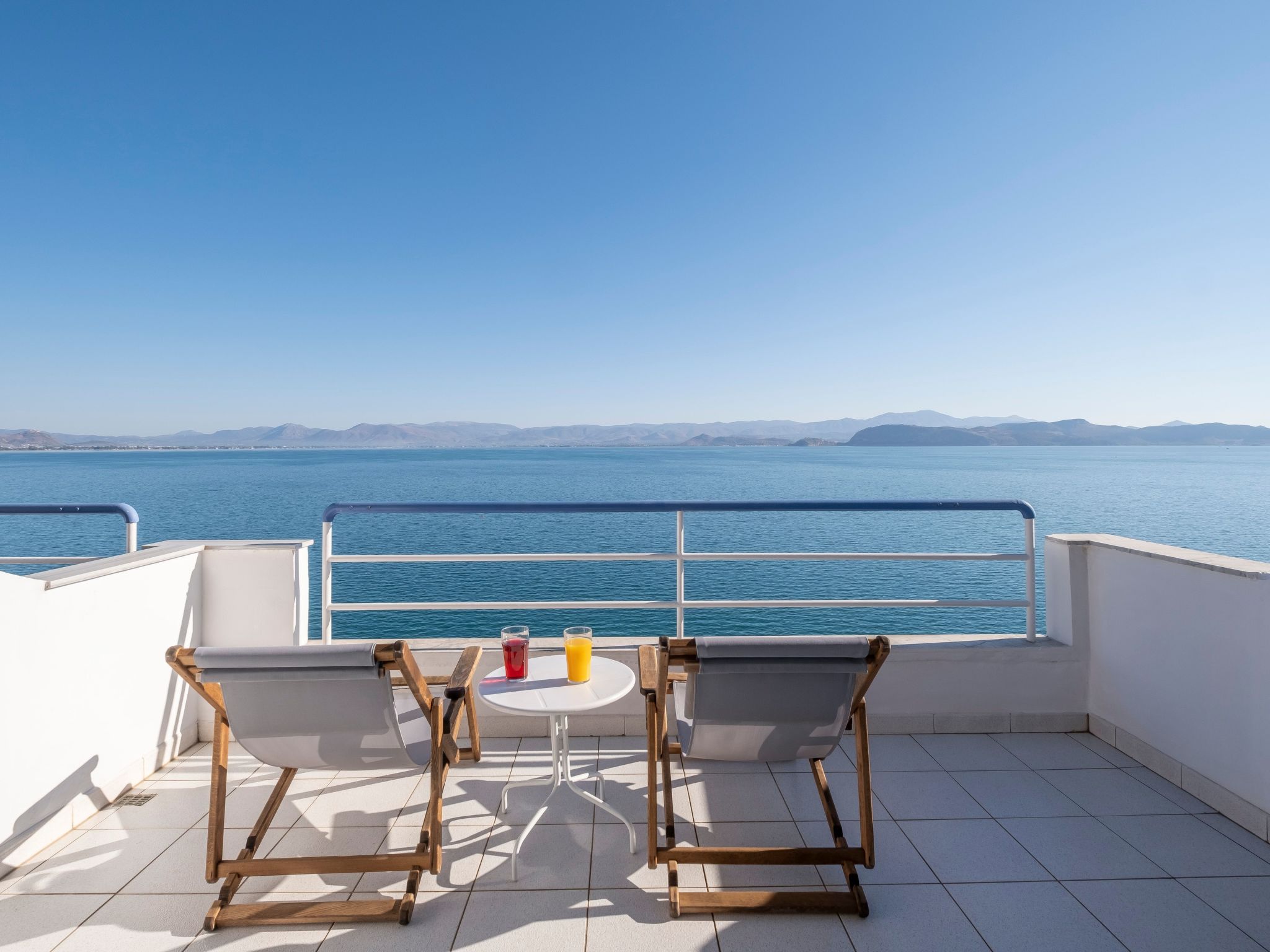 Schöne Ferienwohnung mit Meerblick in Kiveri-Inside
