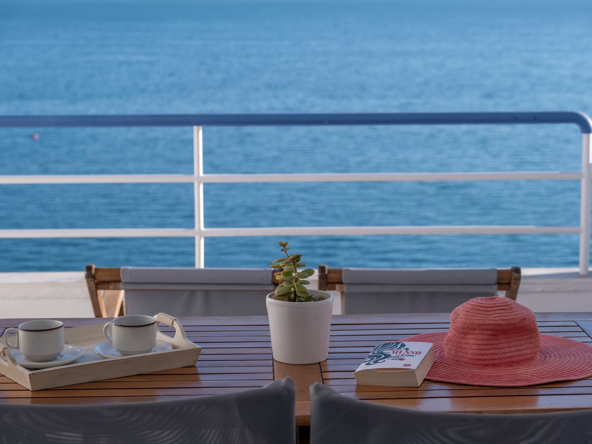 Luxuriöses Apartment mit einem Schlafzimmer direkt am Wasser, Meerblick-Dedans