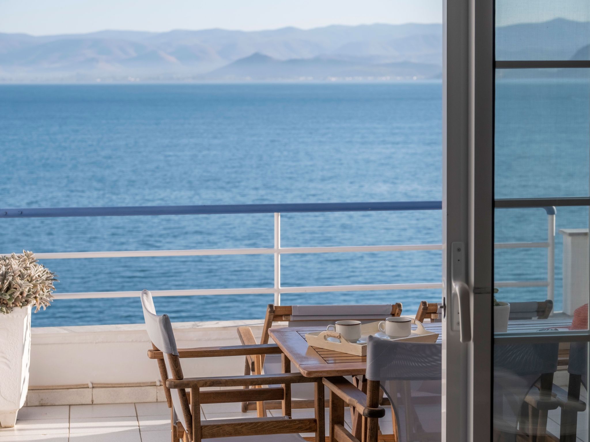 Luxuriöses Apartment mit einem Schlafzimmer direkt am Wasser, Meerblick-Dedans
