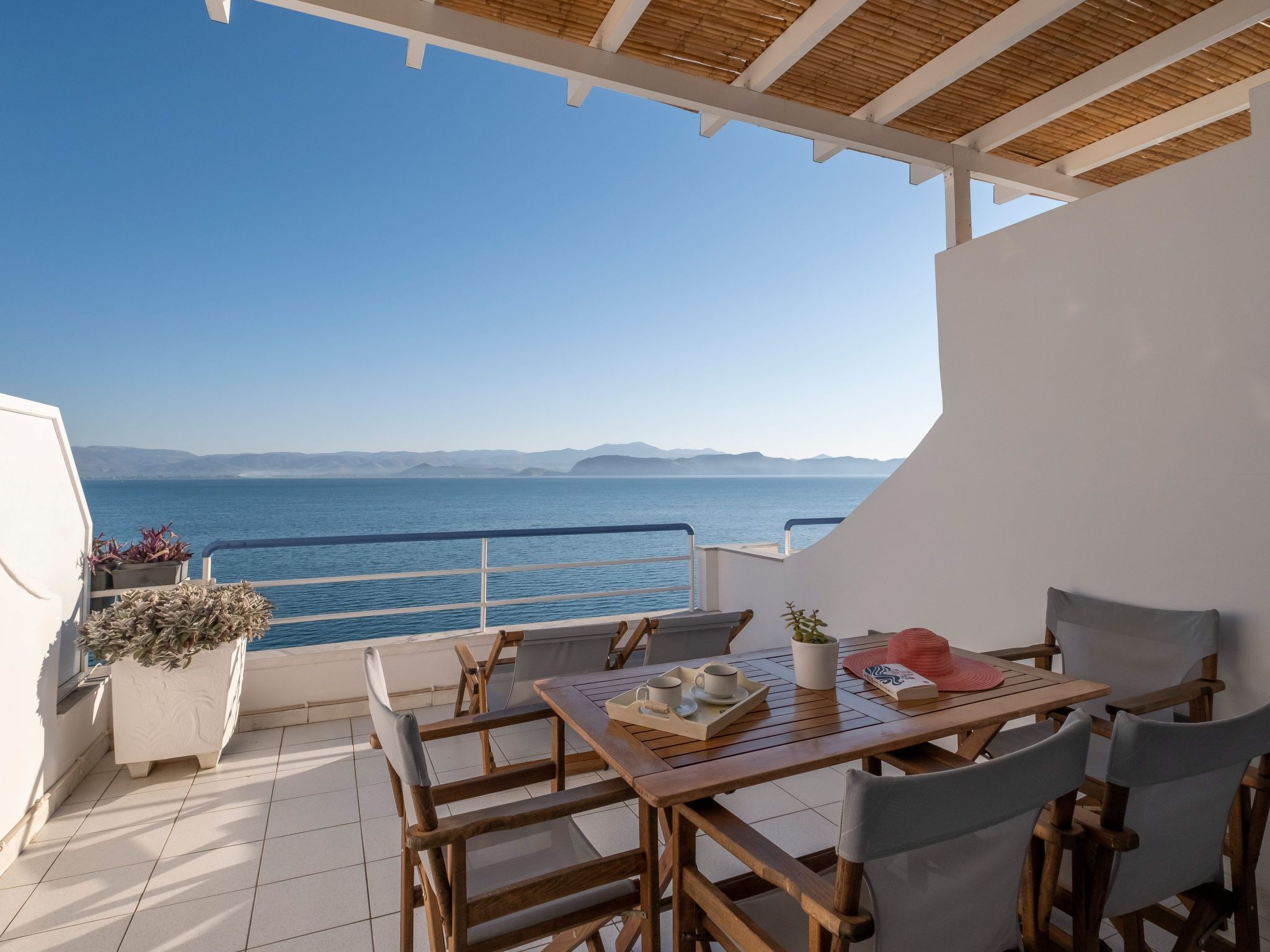 Luxuriöses Apartment mit einem Schlafzimmer direkt am Wasser, Meerblick-Dedans