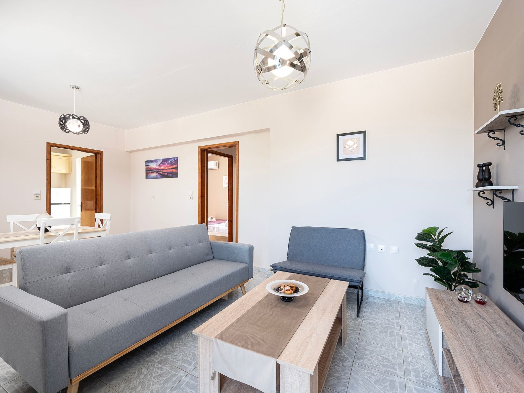 In einem Olivenhain in Strandnähe - Inside