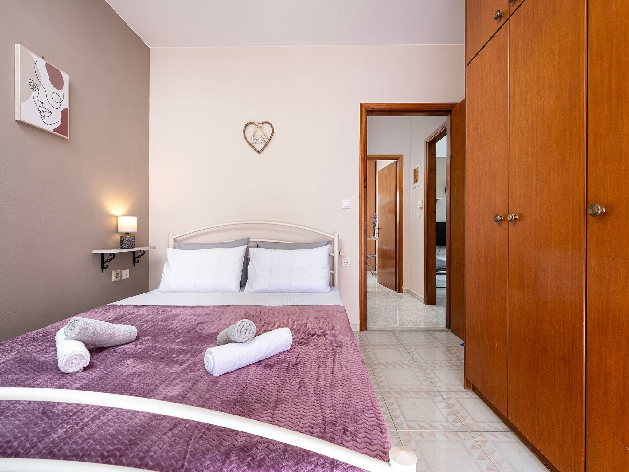 In einem Olivenhain in Strandnähe - Inside