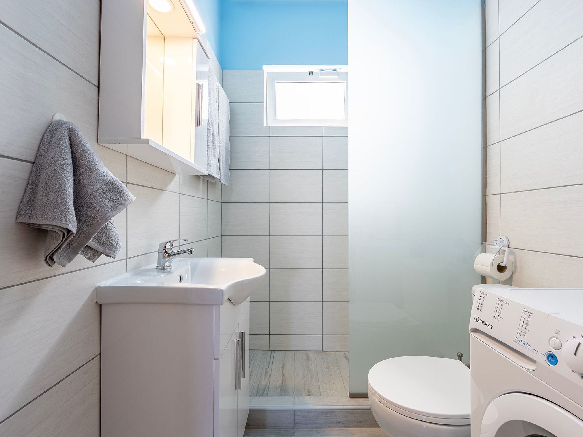 In einem Olivenhain in Strandnähe - Inside