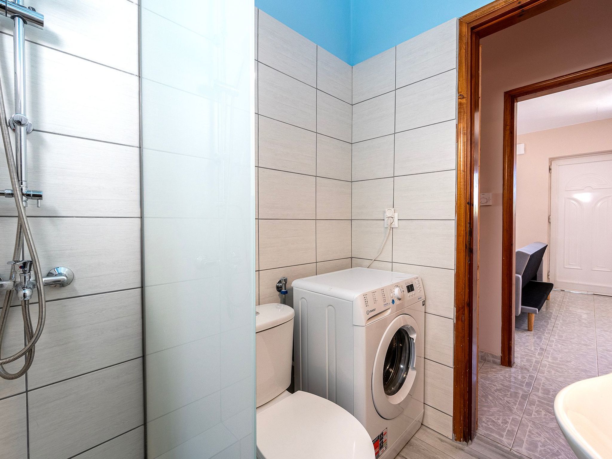 In einem Olivenhain in Strandnähe - Inside