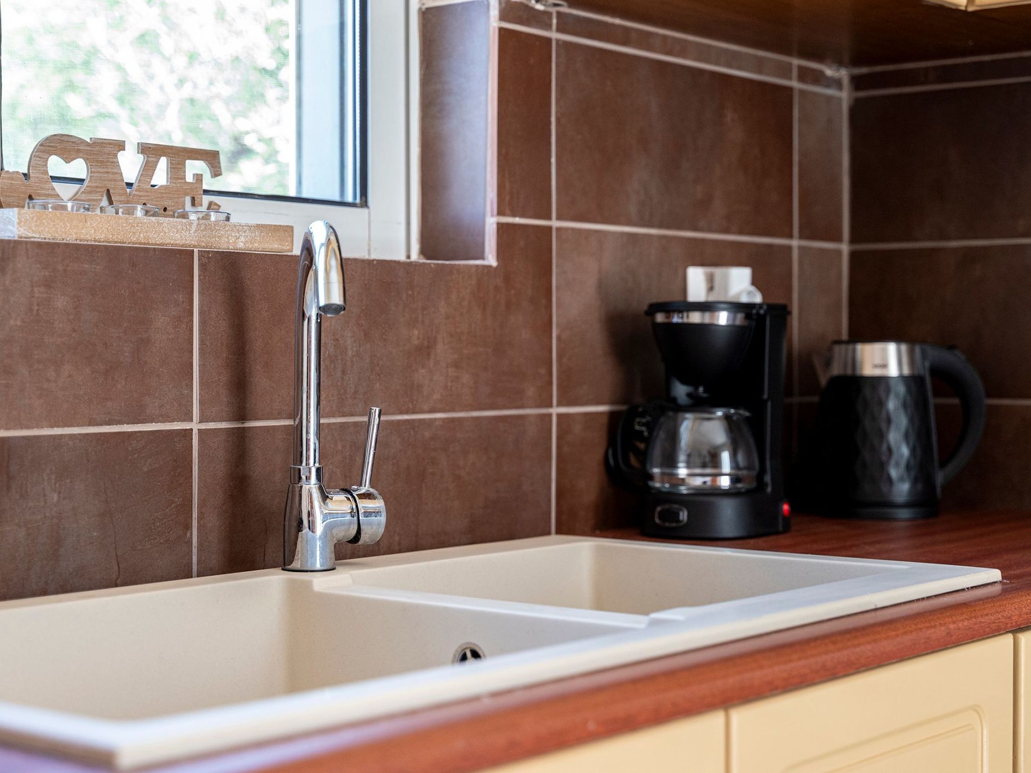 In einem Olivenhain in Strandnähe