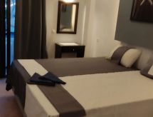 Compact studio-appartement op 450 meter van het strand van Skiathos - thumbnail 1