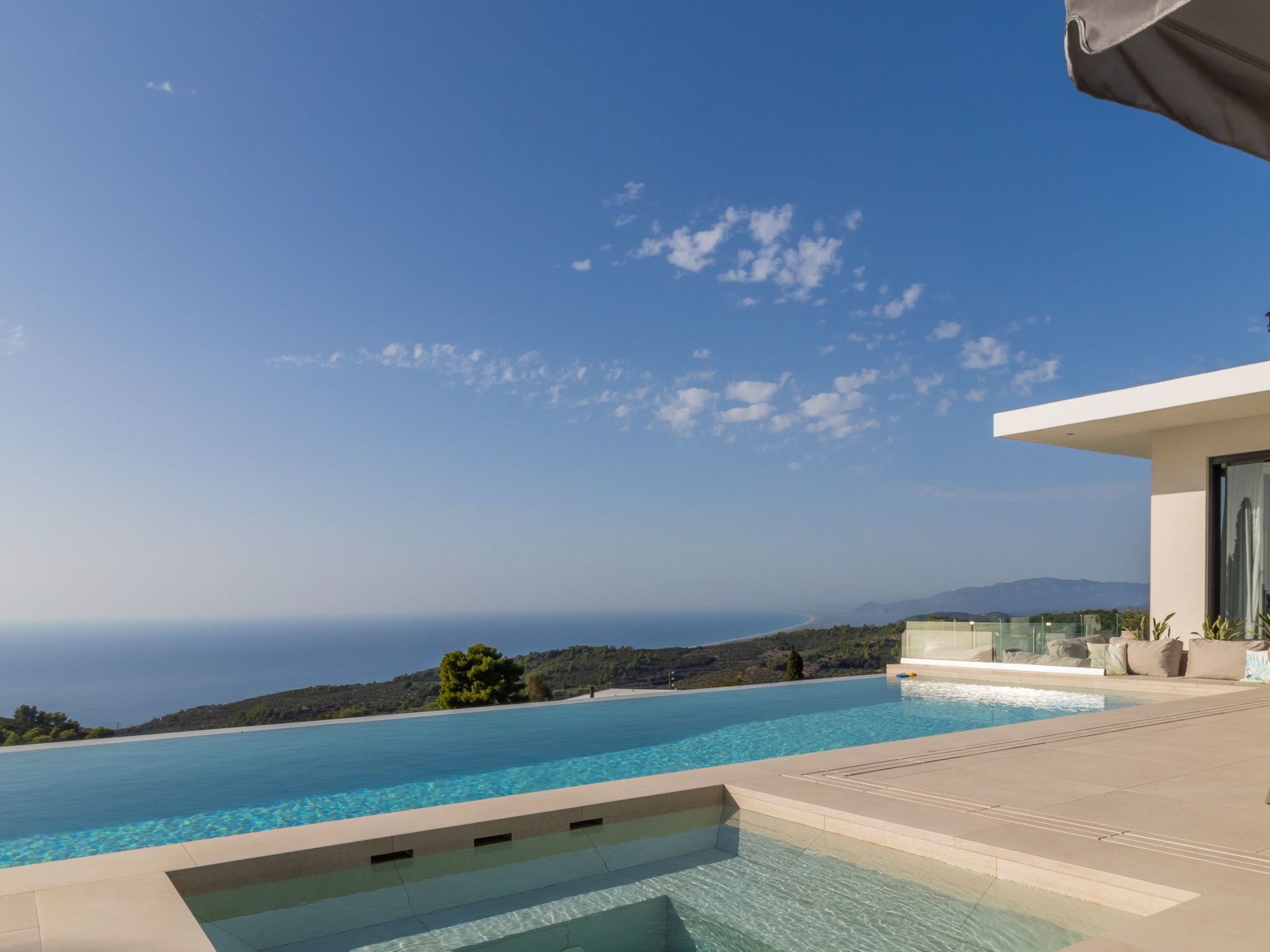 Welcome to Villa HorizonVilla Horizon is nestled in the green countryside on the south-west coast of the Peloponnese in Messinia - perfect for those who value privacy and want to escape the stresses o..