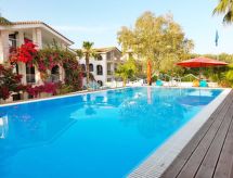 in Ermioni mit Grill, gemeinschaftlichem Pool und Terrasse
