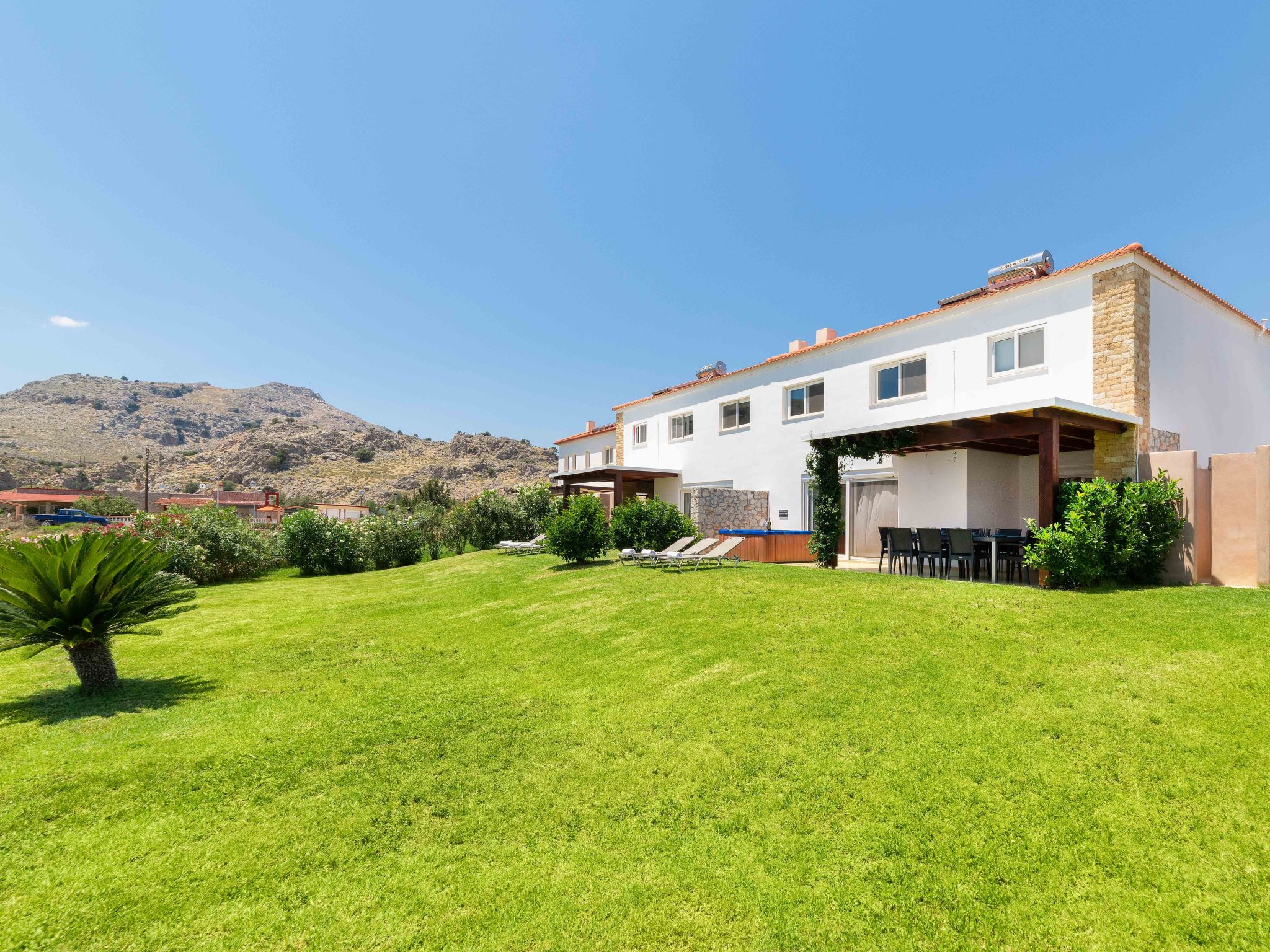 Schönes Haus in Kolympia mit privatem Parkplatz