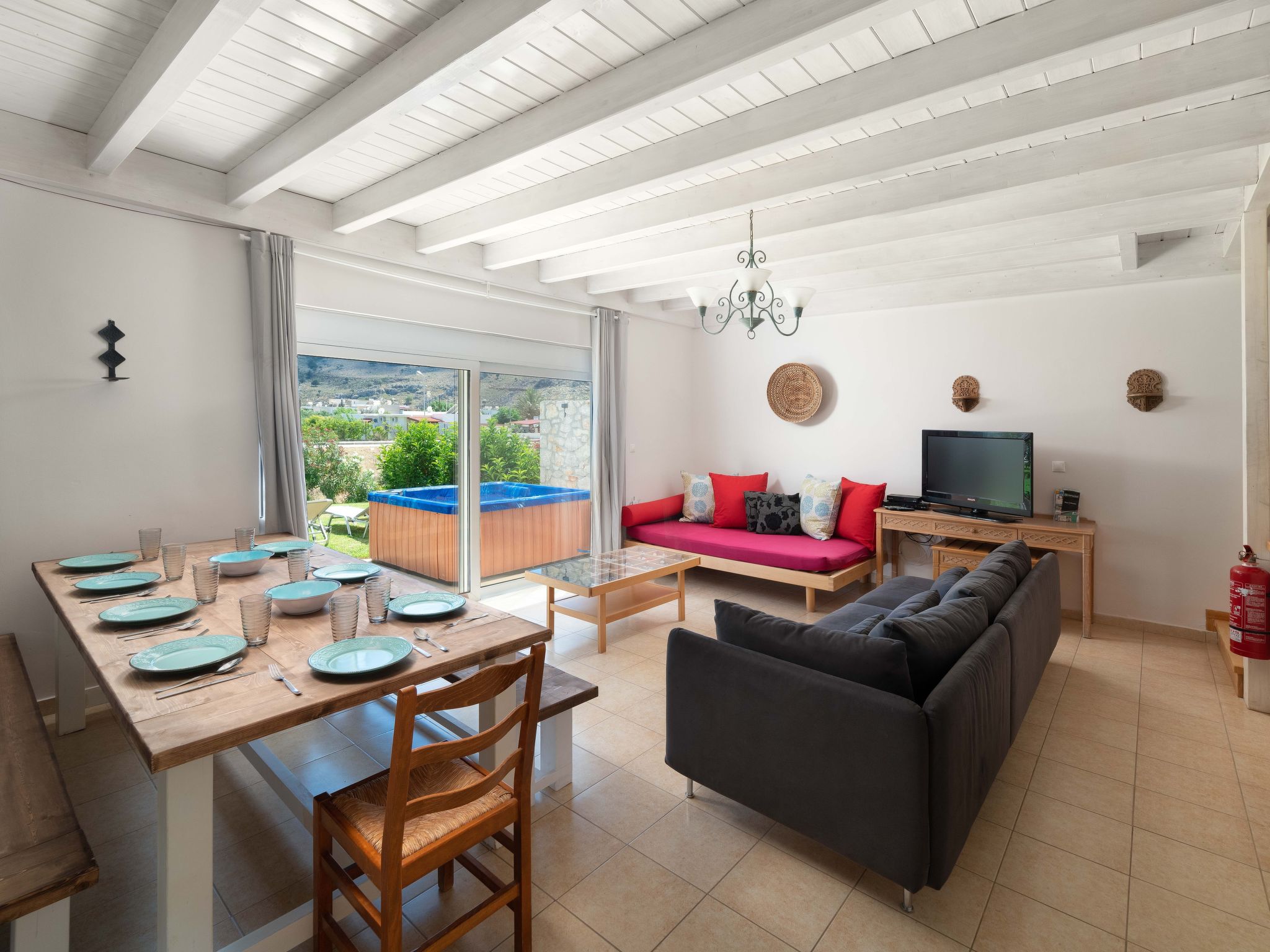 Schönes Haus in Kolympia mit privatem Parkplatz