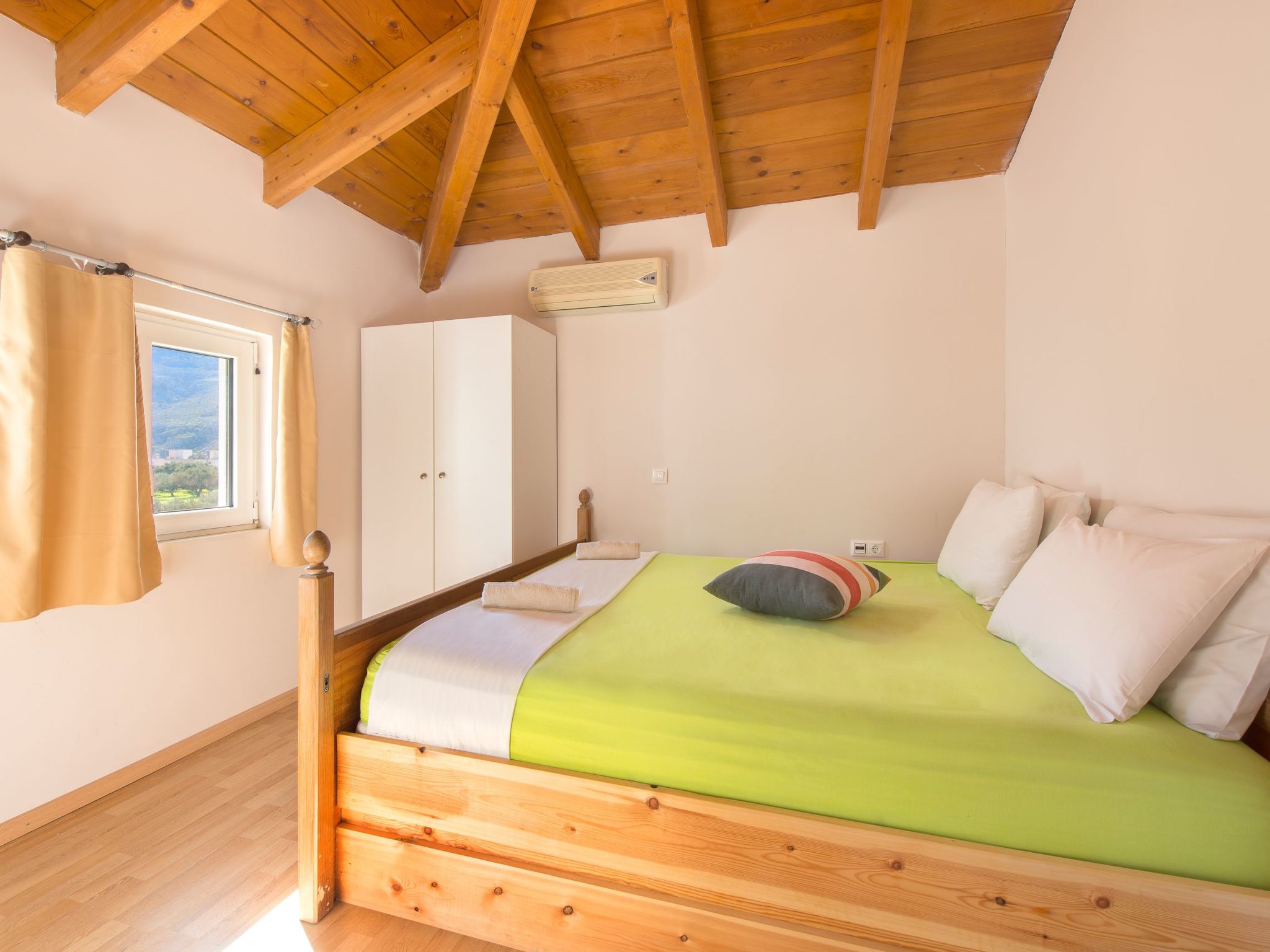 Schönes Haus in Kolympia mit privatem Parkplatz-Image-tags.info