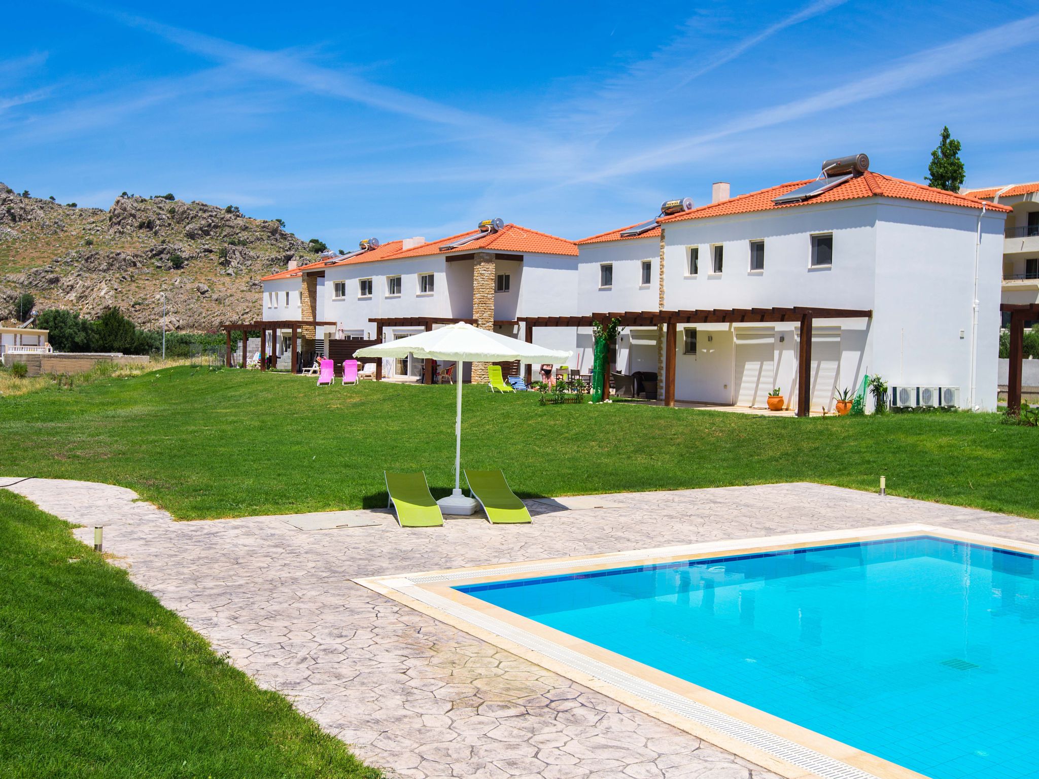 Haus in Kolympia mit Garten und Bergblick-Image-tags.info