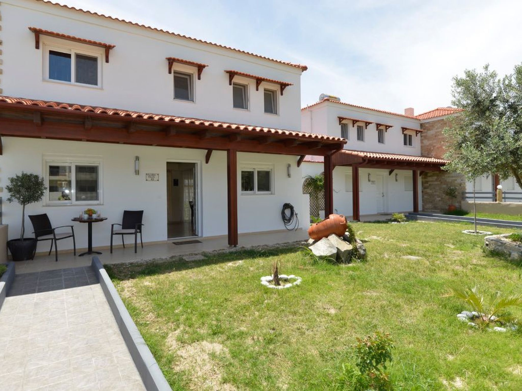 Haus in Kolympia mit Garten und Bergblick-Image-tags.info