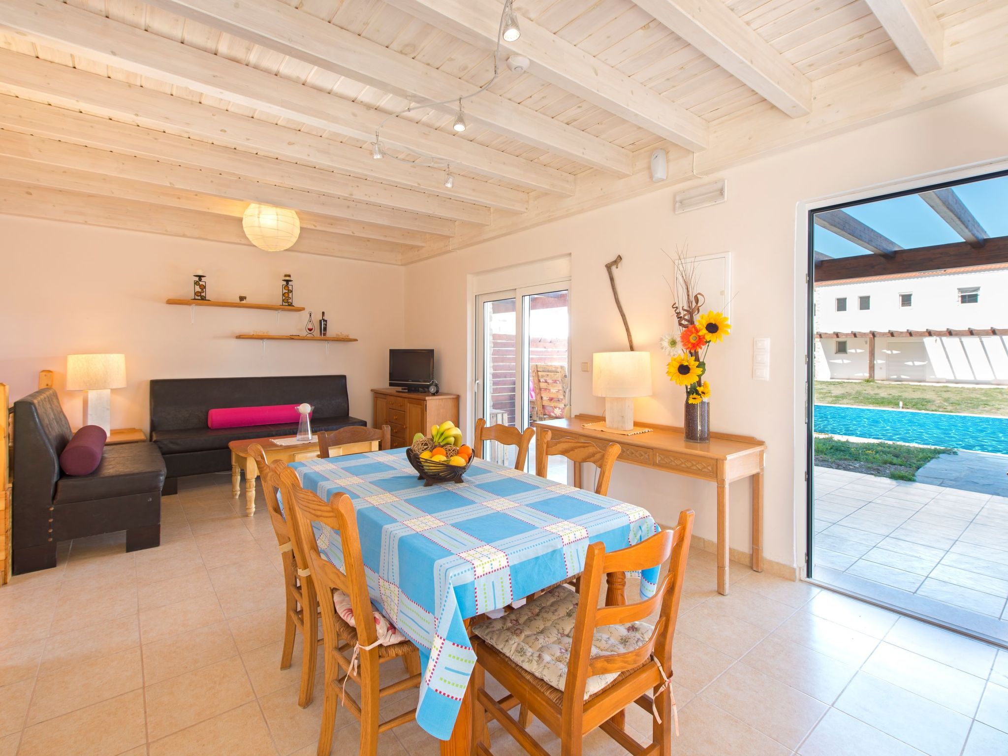 Haus in Kolympia mit Garten und schöner Aussicht