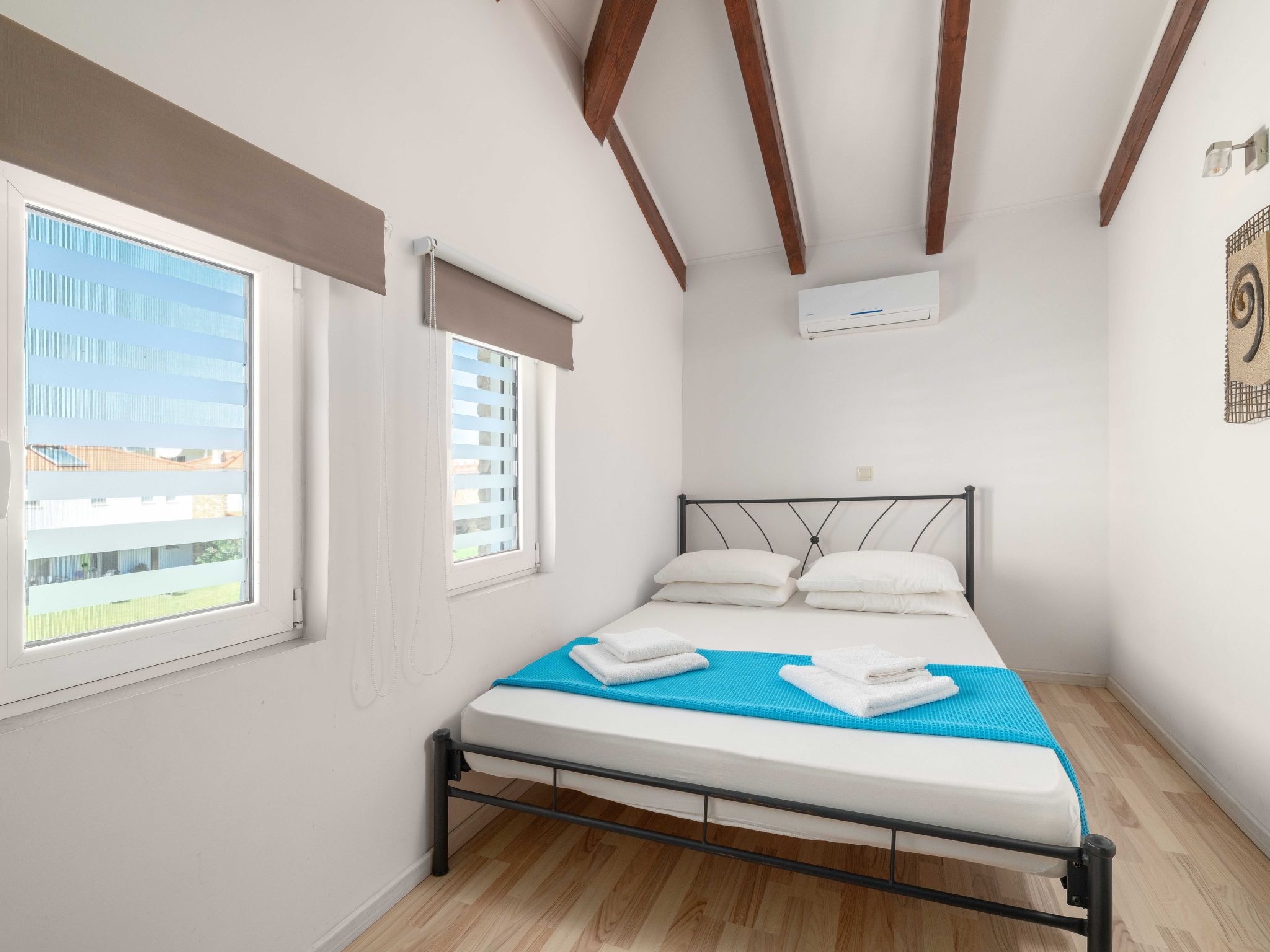 Haus in Kolympia mit Garten und Bergblick-Image-tags.info