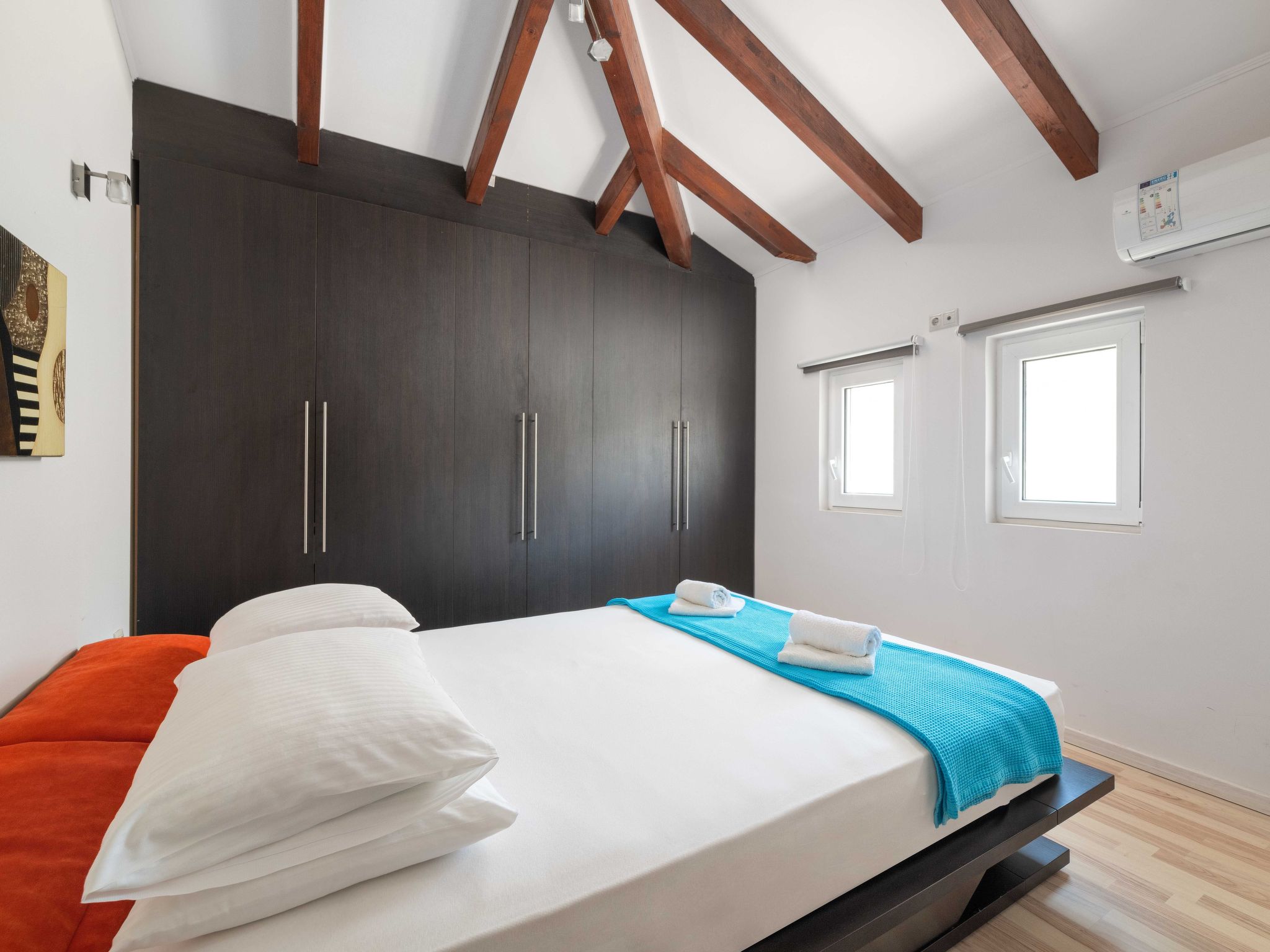 Haus in Kolympia mit Garten und Bergblick-Image-tags.info