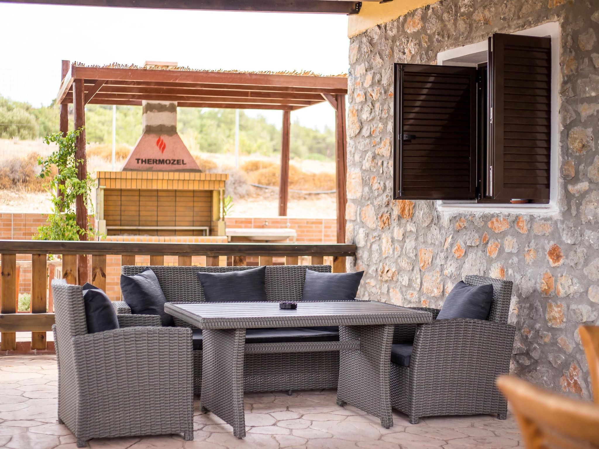 Schöne Steinvilla im Wald